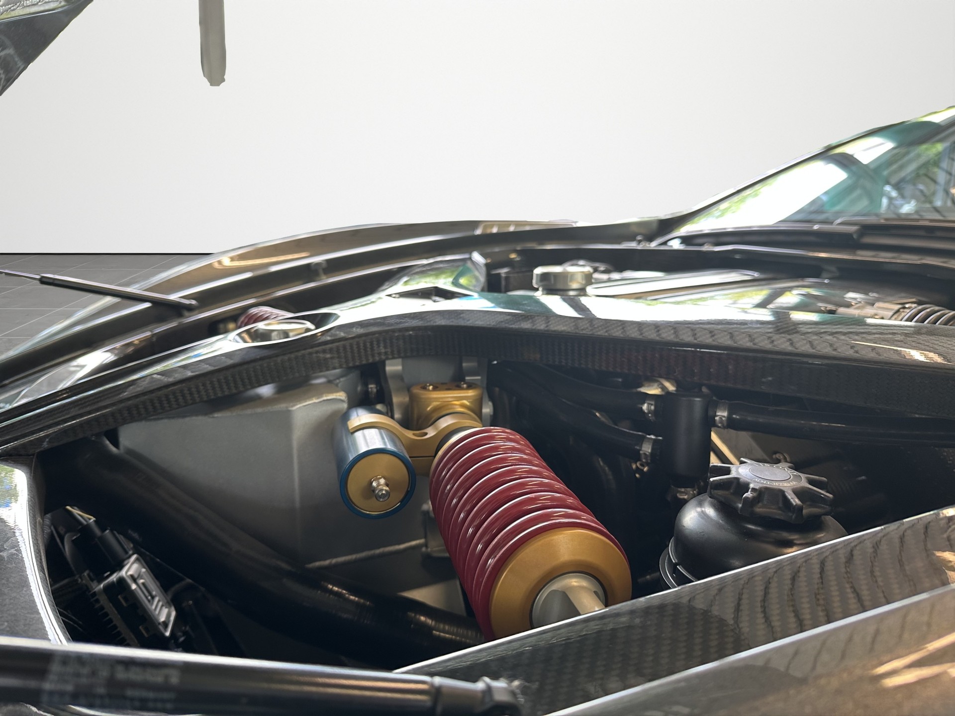 ASTON MARTIN One 77-image-13