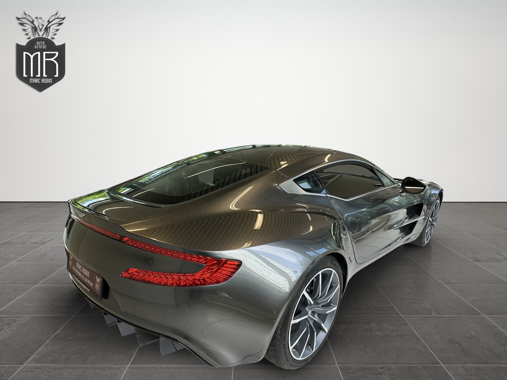 ASTON MARTIN One 77-showroom-element-3
