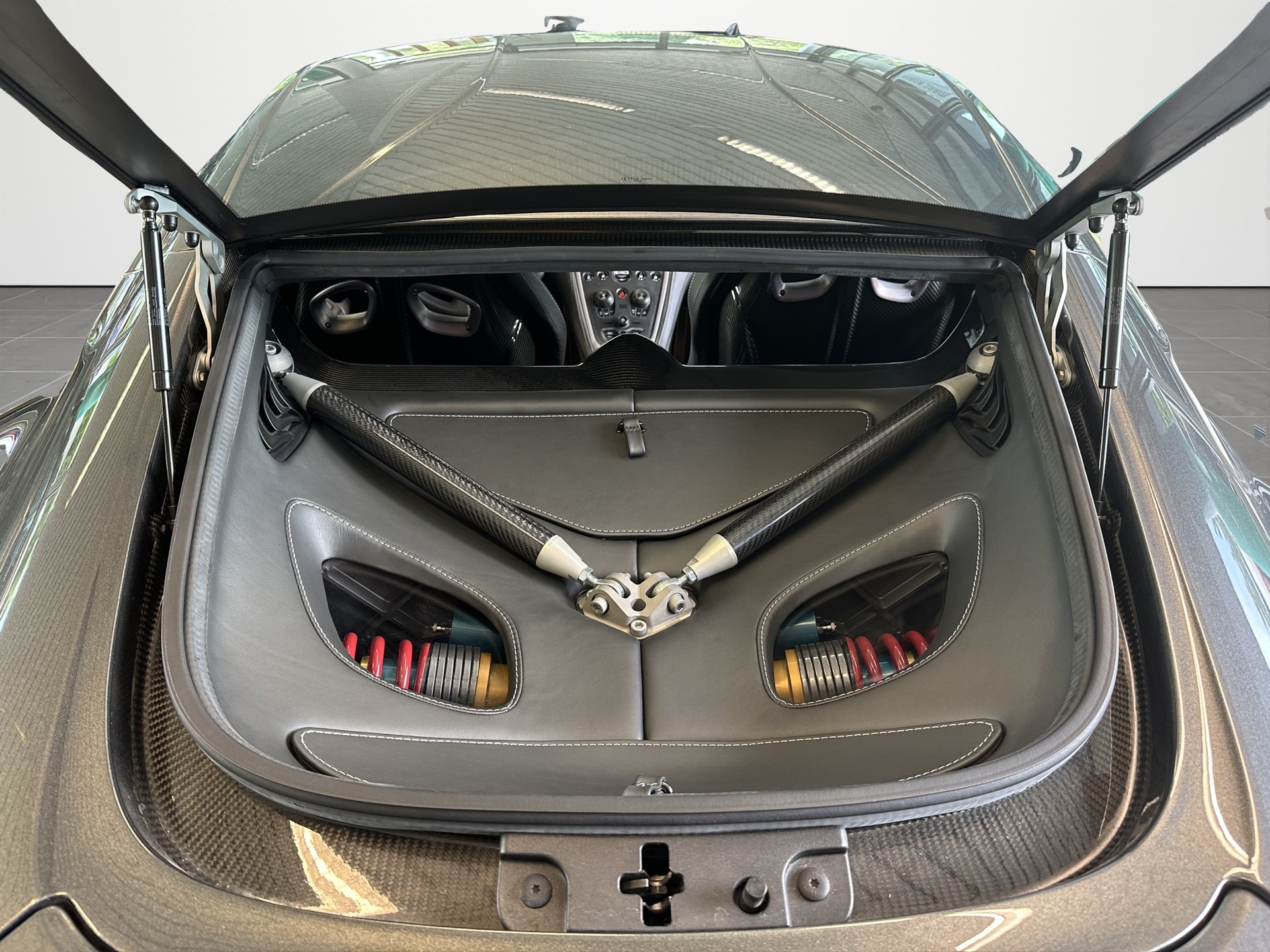 ASTON MARTIN One 77-image-12