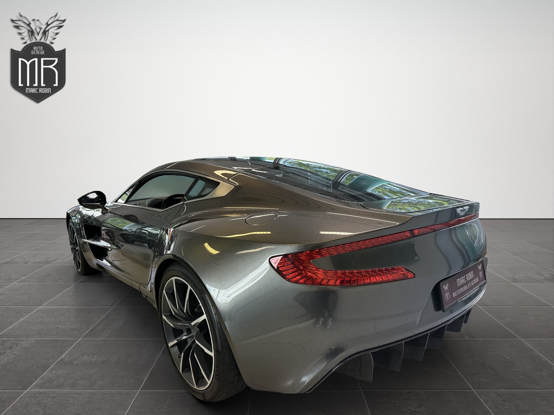 ASTON MARTIN One 77-image-4