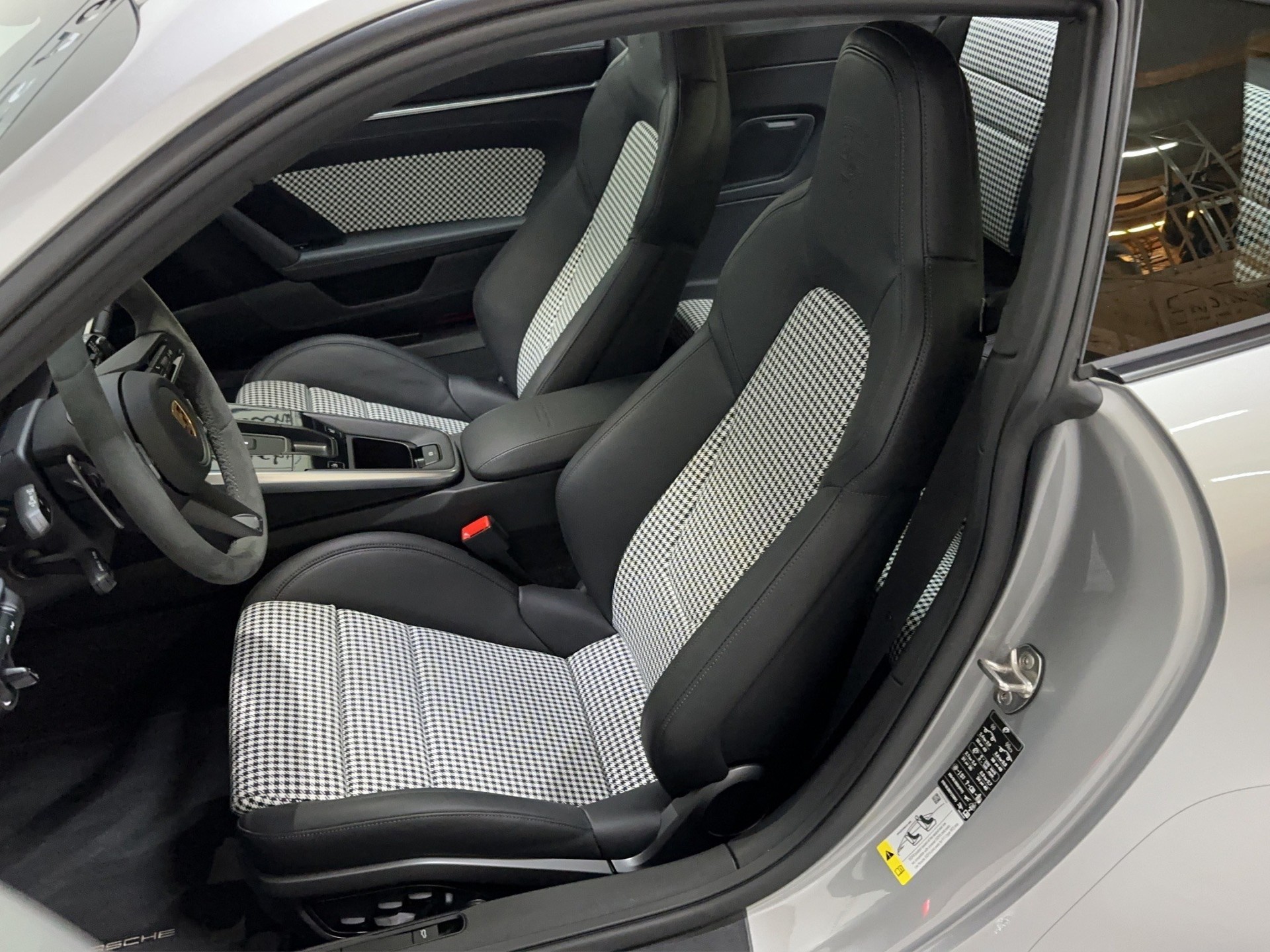PORSCHE 911 Turbo S PDK Heritage Design-image-12