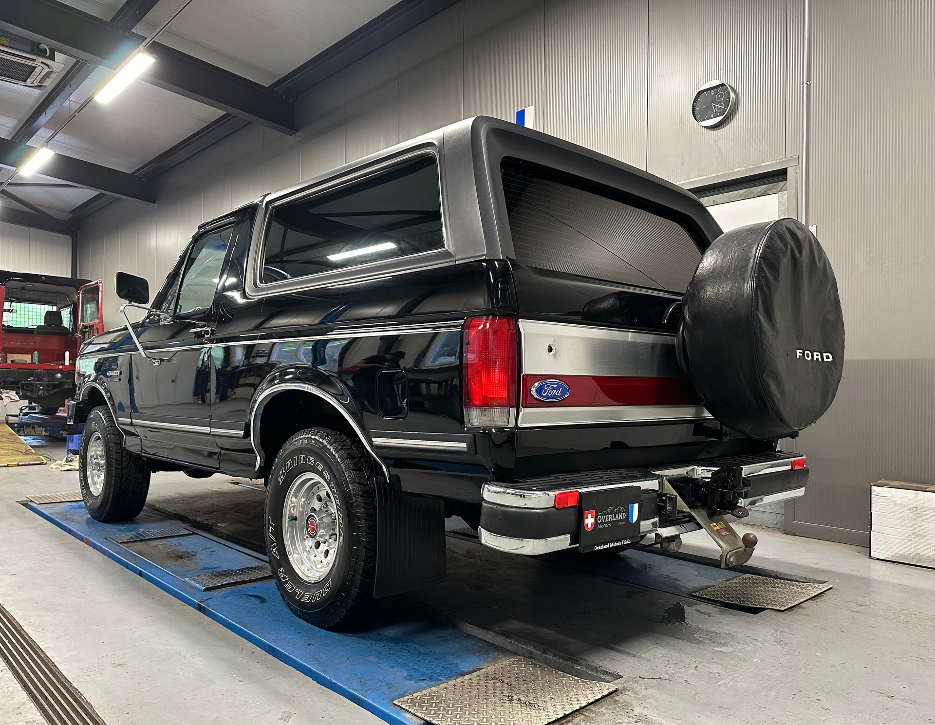 FORD BRONCO 5.8 V8-showroom-element-3