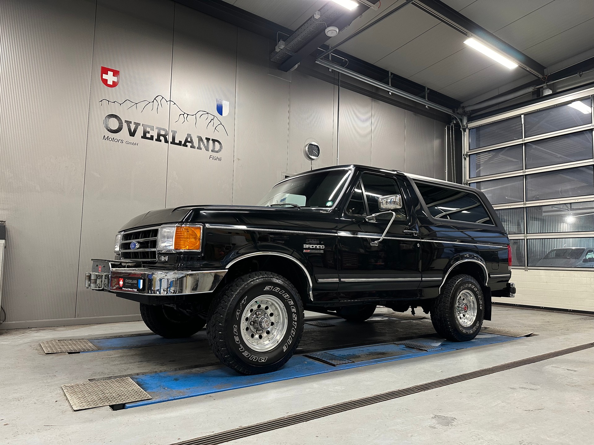 FORD BRONCO 5.8 V8-showroom-element-1