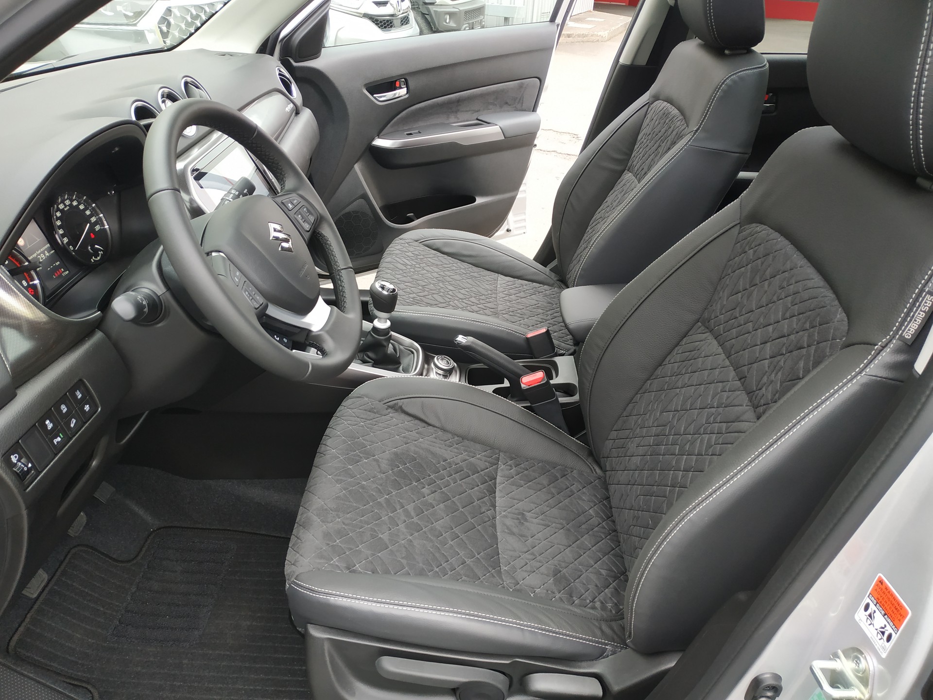 SUZUKI Vitara 1.4 Boosterjet Compact Top 4x4 Hybrid-image-11