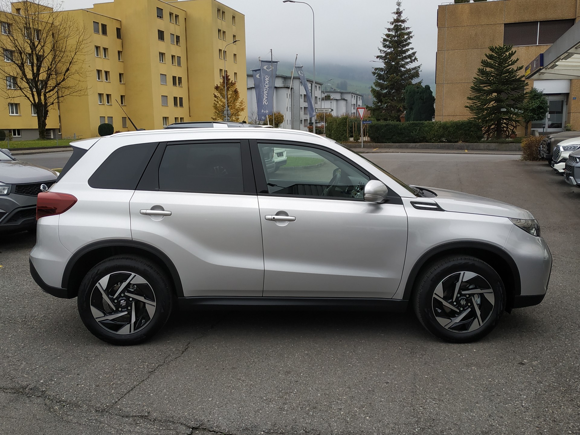 SUZUKI Vitara 1.4 Boosterjet Compact Top 4x4 Hybrid-image-4