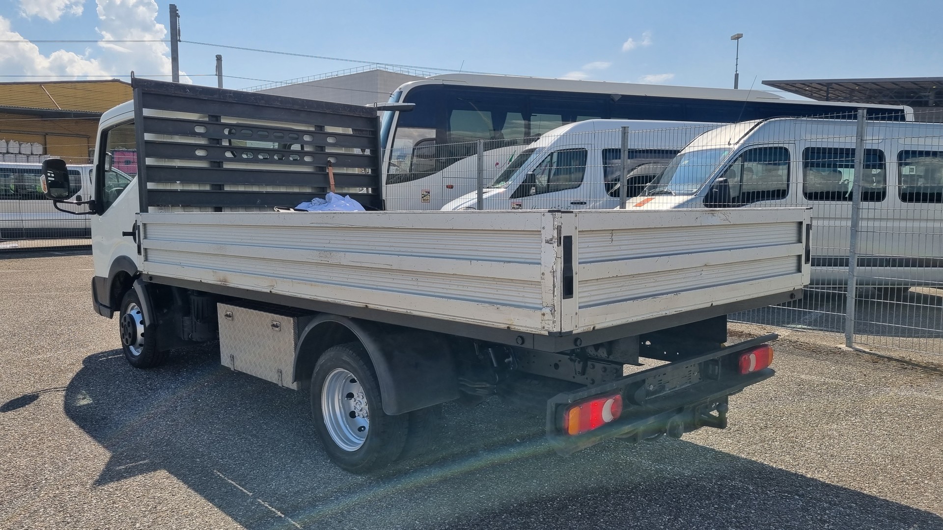 NISSAN CABSTAR-image-2