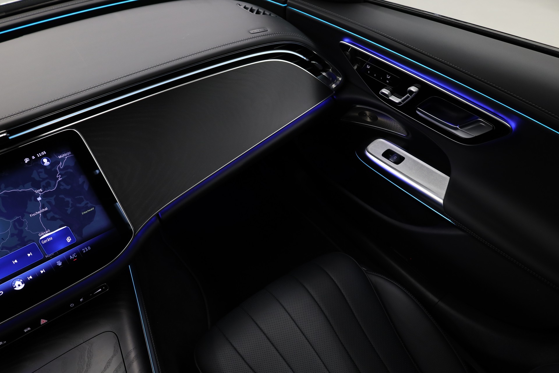 MERCEDES-BENZ E 200 AMG Line 4matic-image-22