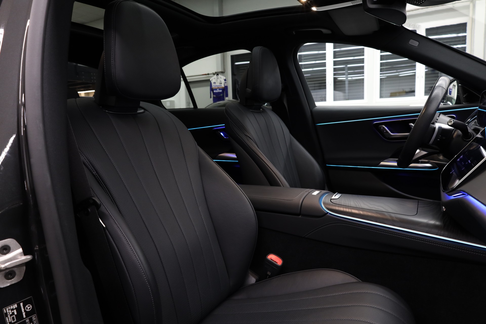 MERCEDES-BENZ E 200 AMG Line 4matic-image-19