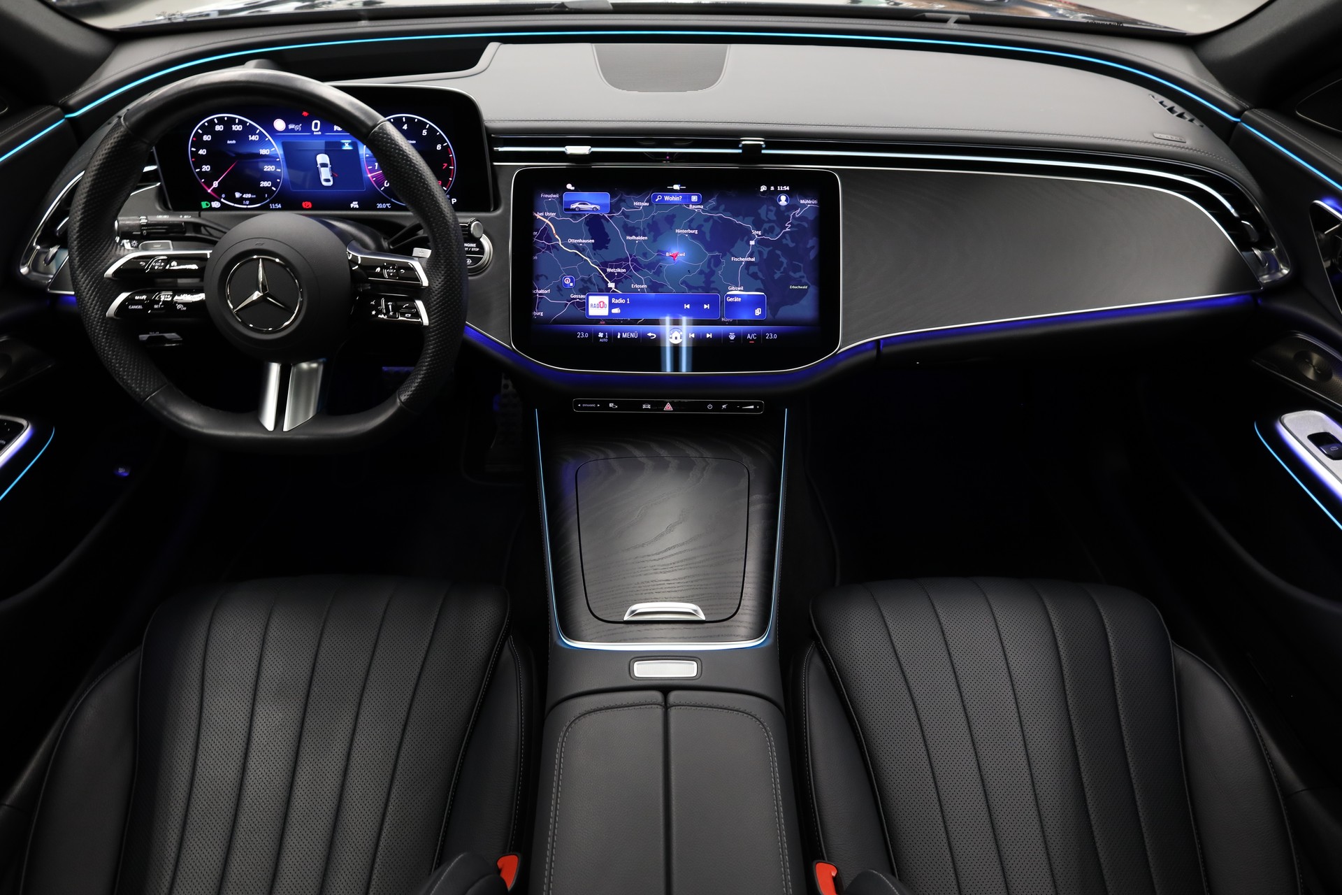 MERCEDES-BENZ E 200 AMG Line 4matic-image-14