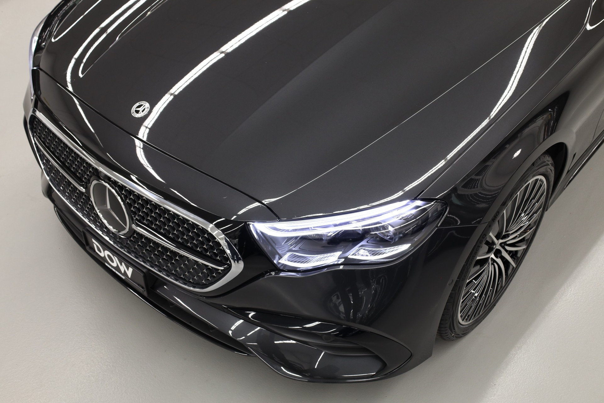 MERCEDES-BENZ E 200 AMG Line 4matic-image-4