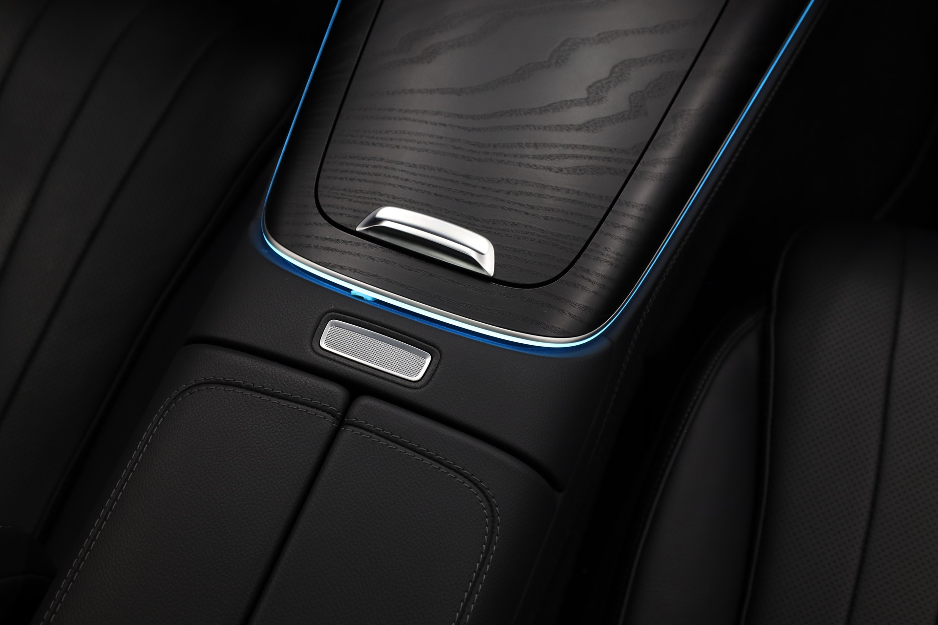 MERCEDES-BENZ E 200 AMG Line 4matic-image-23