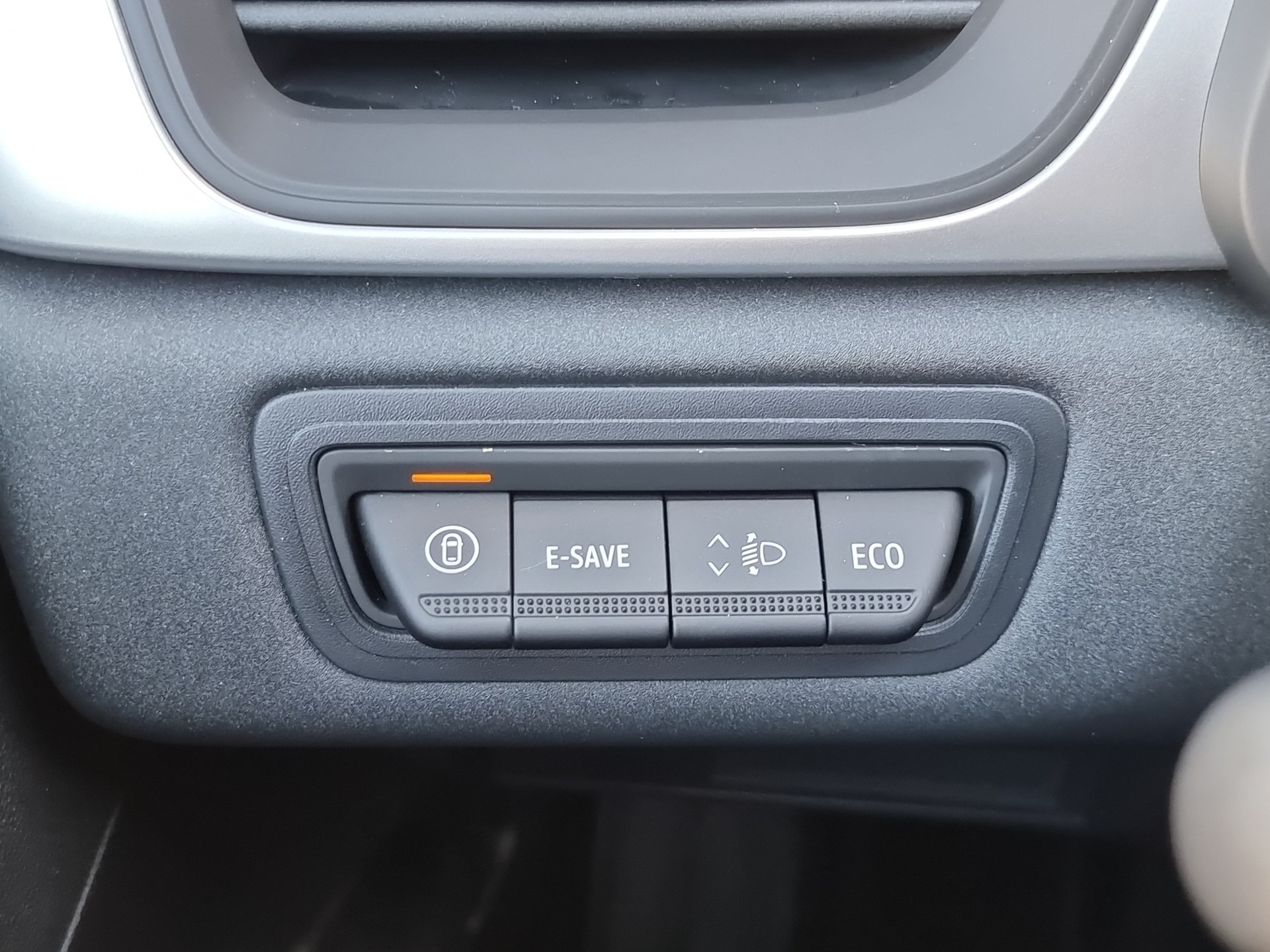 MITSUBISHI Grandis 1.8 HEV Invite+-image-12