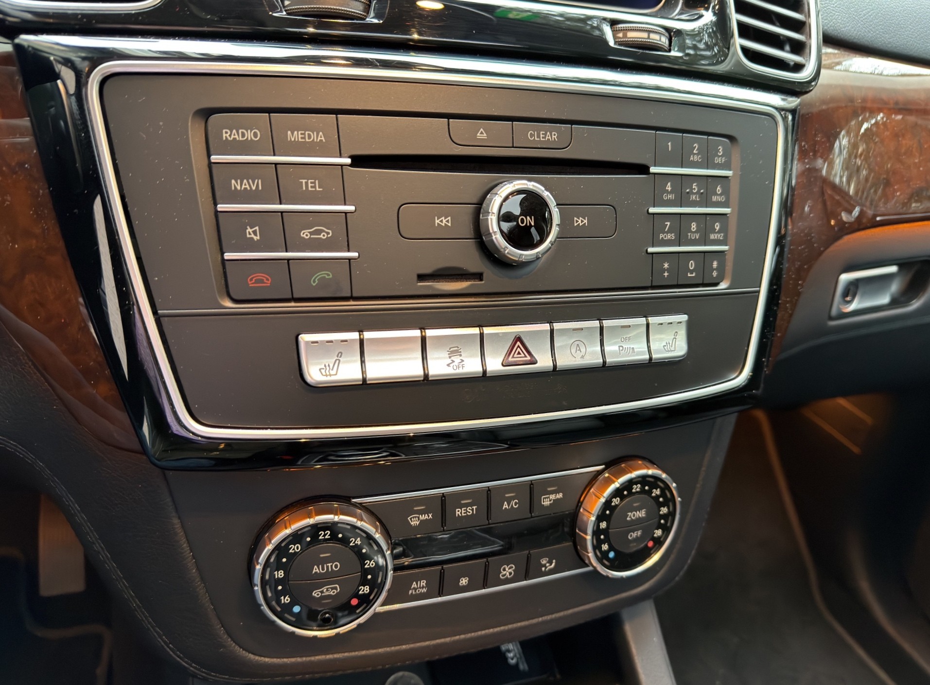 MERCEDES-BENZ GLS 350 d 4Matic 9G-TRONIC-image-18