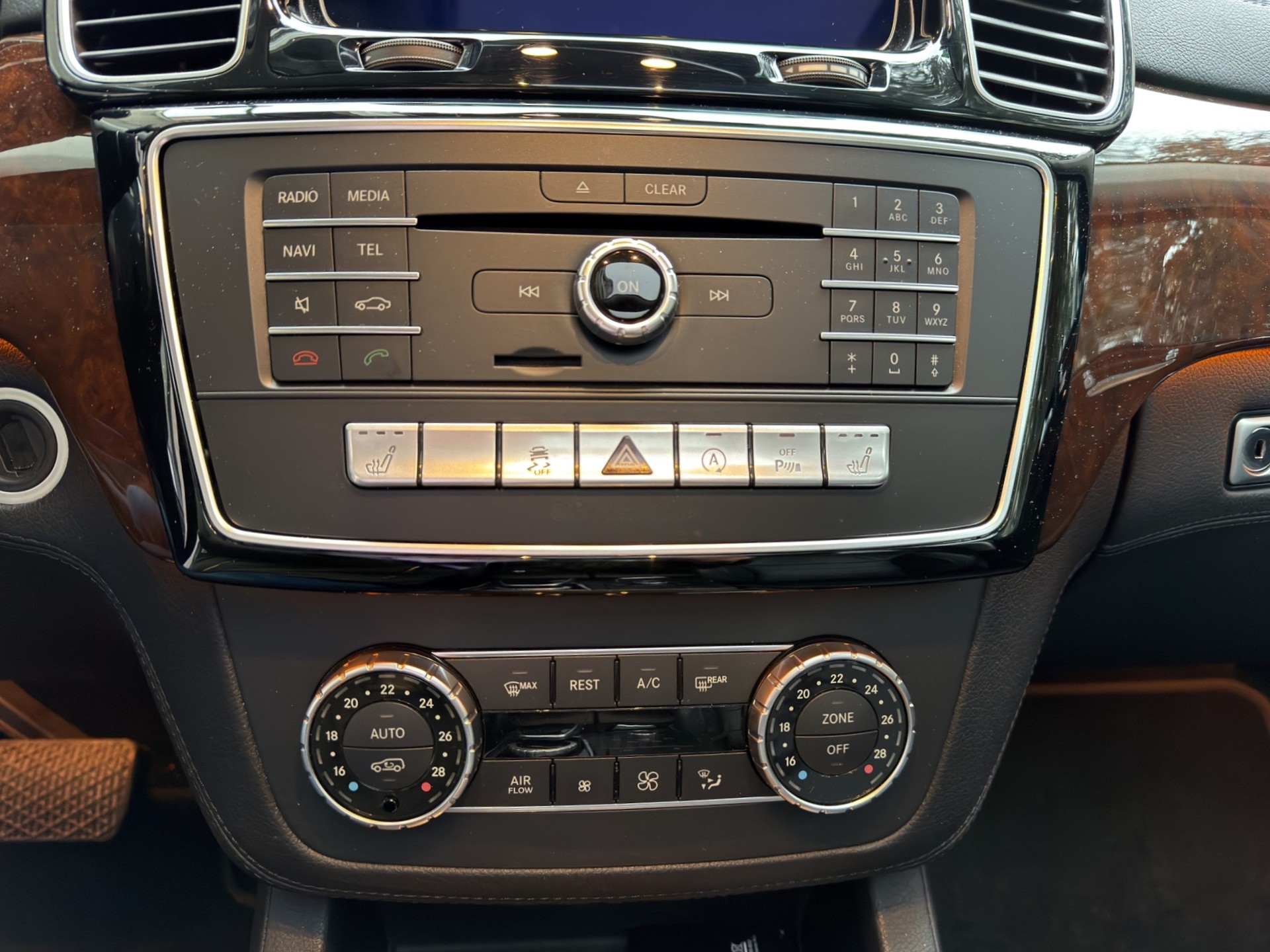MERCEDES-BENZ GLS 350 d 4Matic 9G-TRONIC-image-19