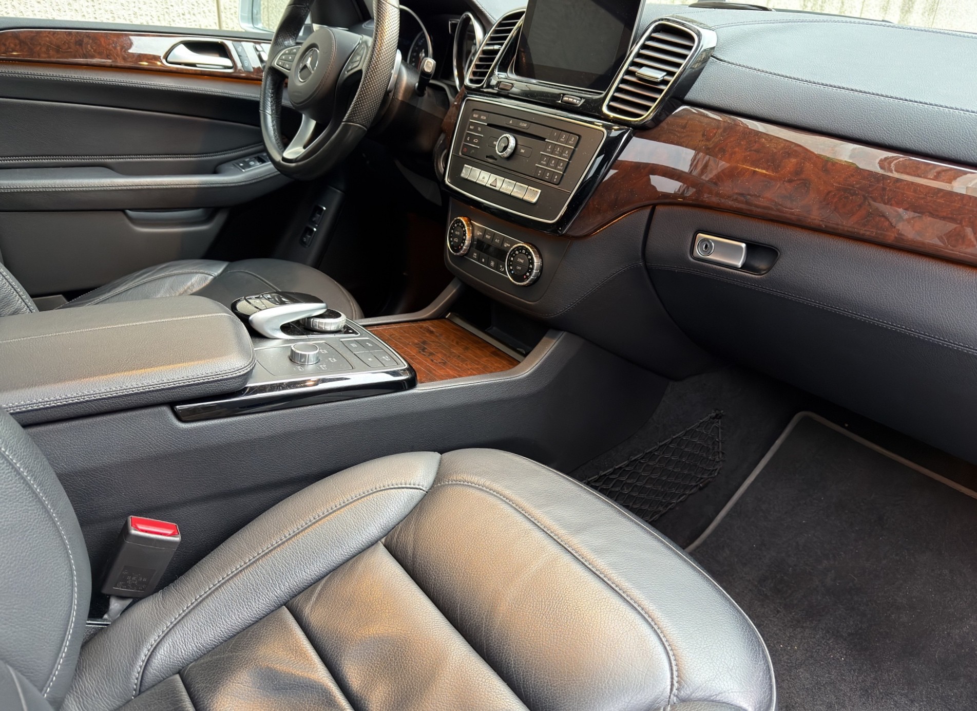 MERCEDES-BENZ GLS 350 d 4Matic 9G-TRONIC-image-22
