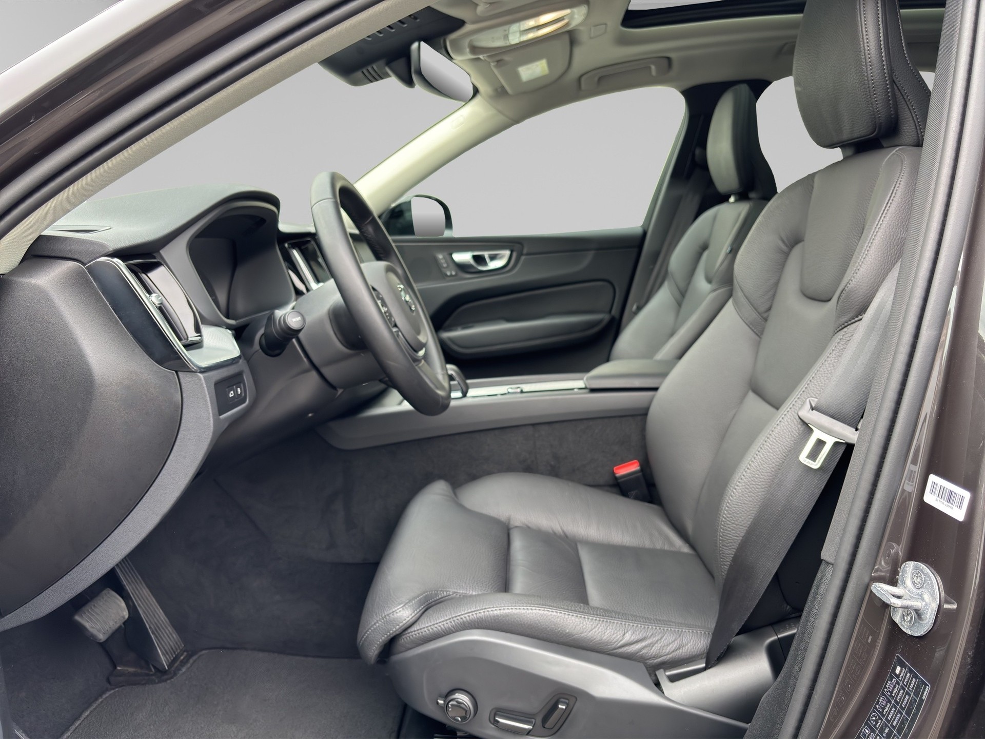 VOLVO XC60 2.0 T6 TE Plus Dark eAWD-image-9
