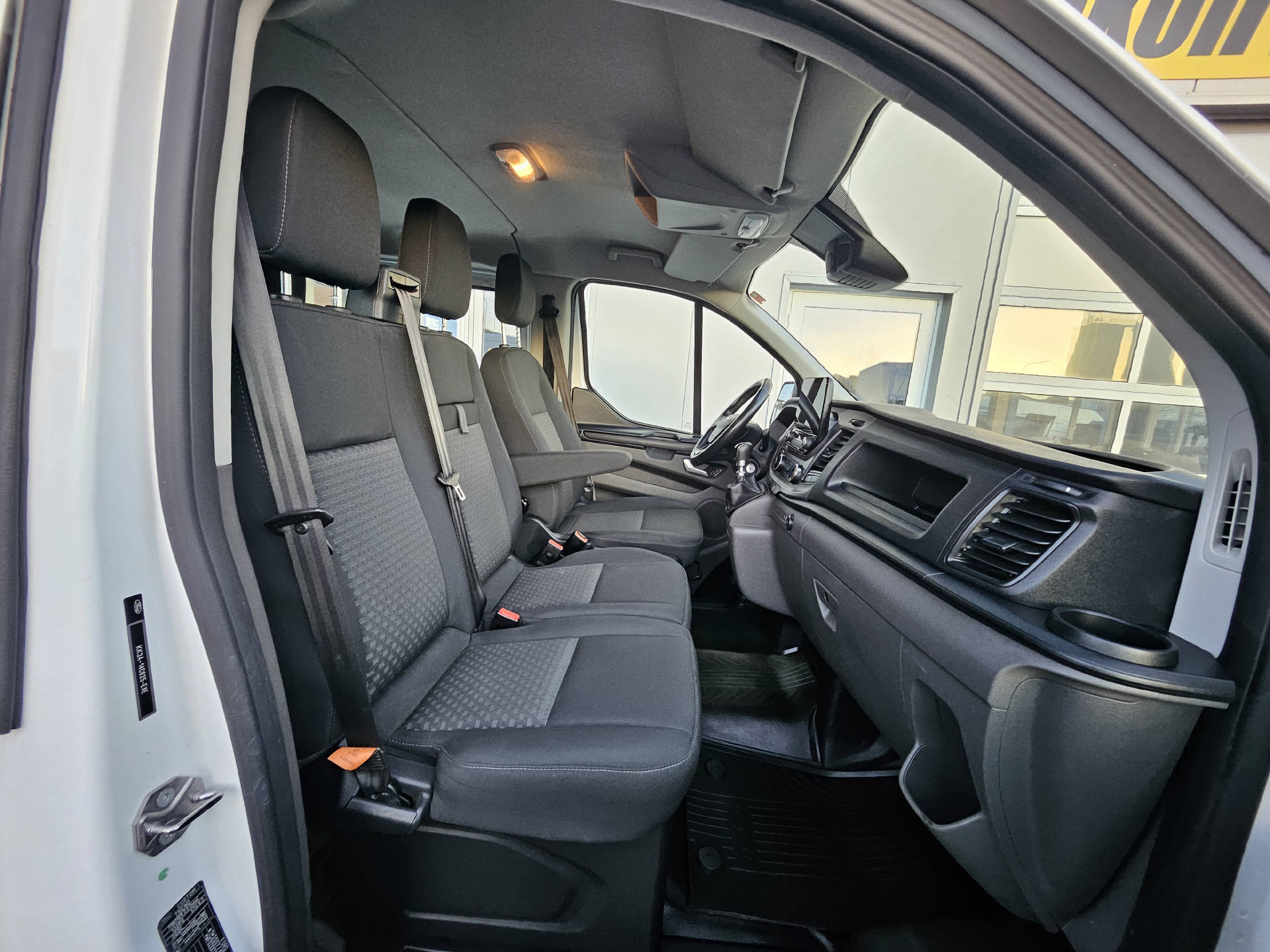 FORD Transit Custom Van 300 L2 2.0 TDCi 130 Trend * 6-Plätzer * Klima * AHK * Navi * Rückfahrkamera *-image-18