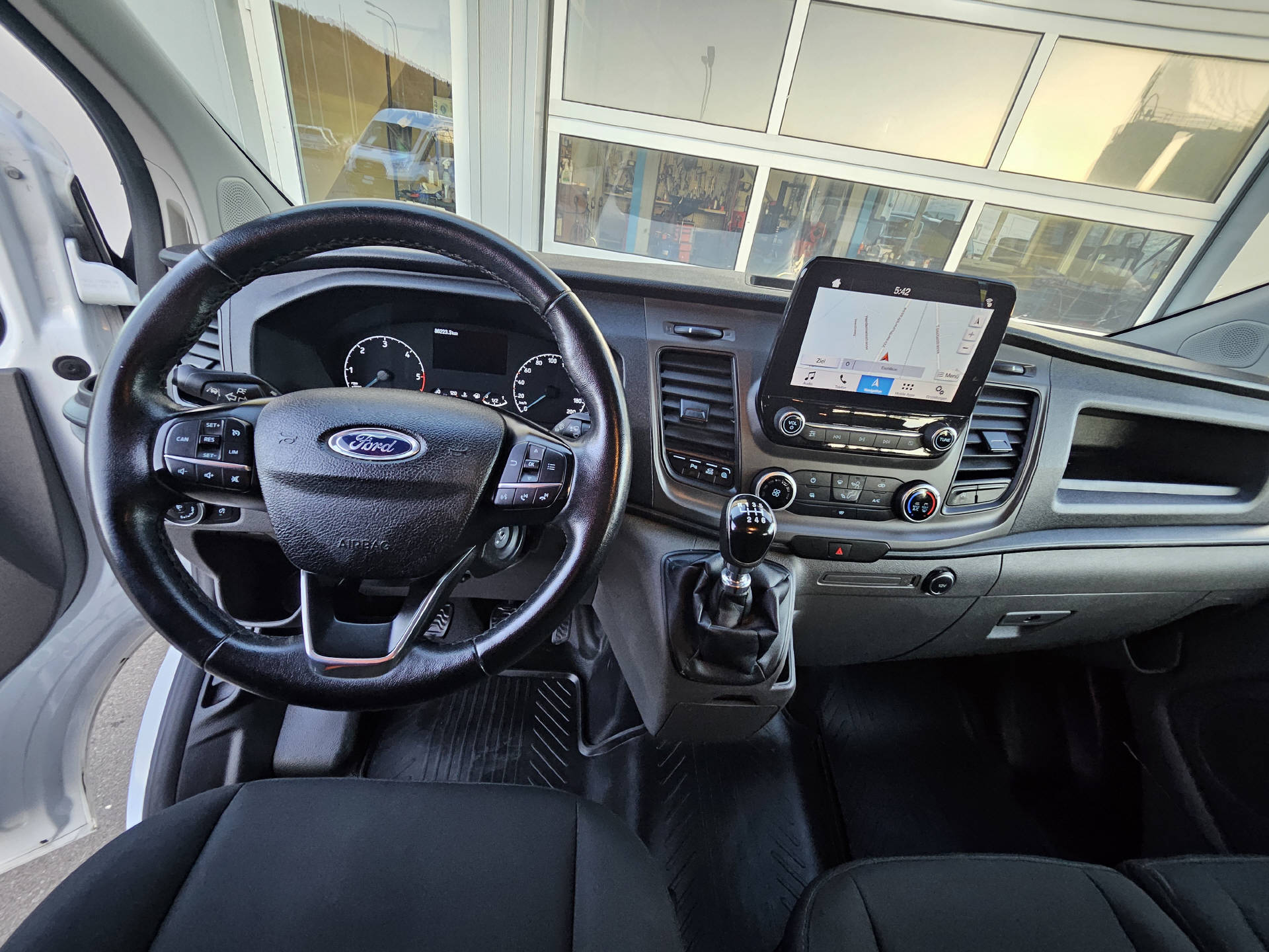 FORD Transit Custom Van 300 L2 2.0 TDCi 130 Trend * 6-Plätzer * Klima * AHK * Navi * Rückfahrkamera *-image-12