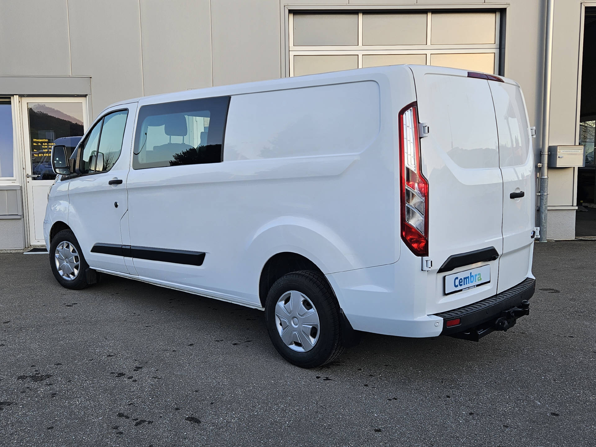 FORD Transit Custom Van 300 L2 2.0 TDCi 130 Trend * 6-Plätzer * Klima * AHK * Navi * Rückfahrkamera *-image-5