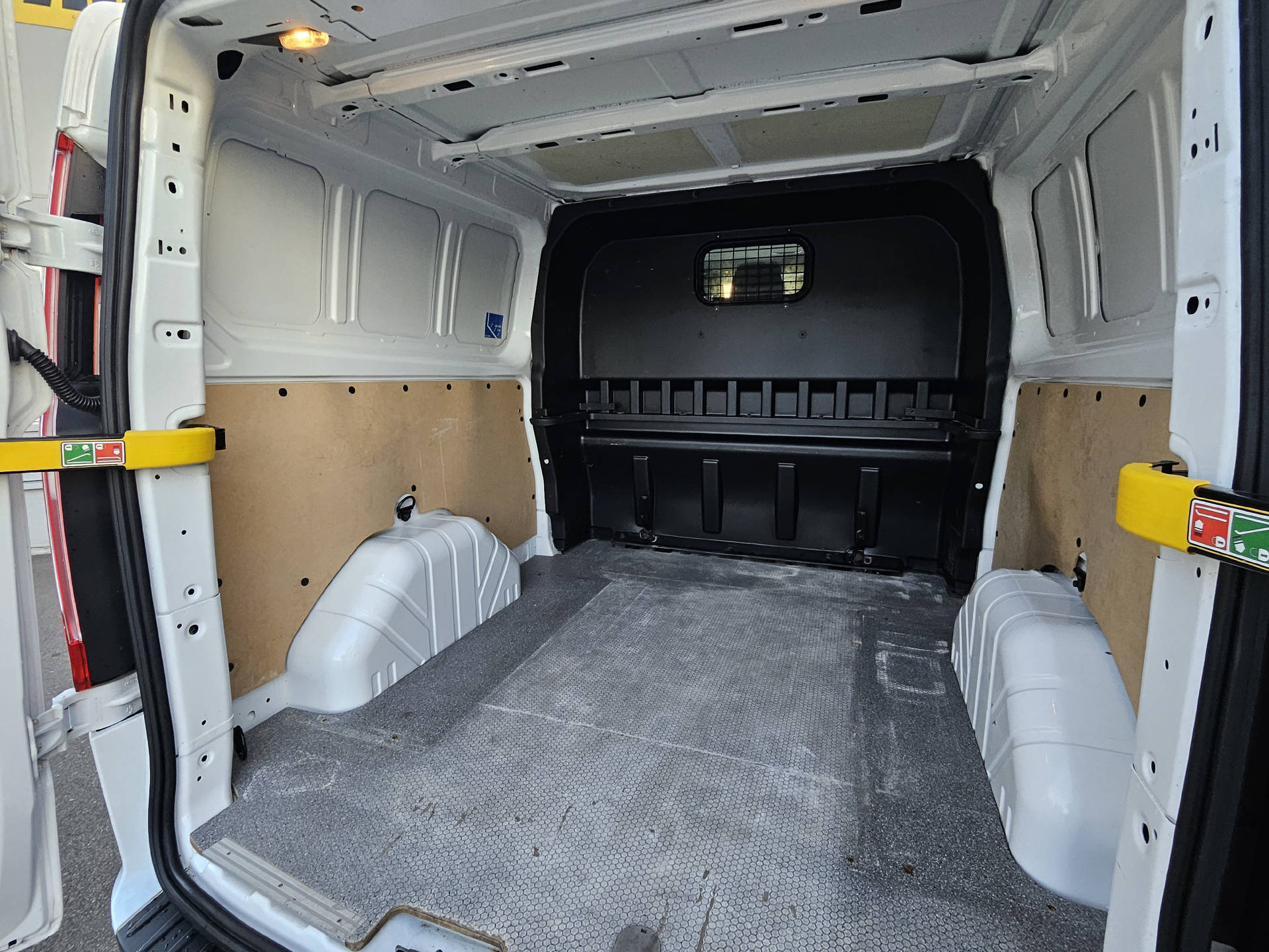 FORD Transit Custom Van 300 L2 2.0 TDCi 130 Trend * 6-Plätzer * Klima * AHK * Navi * Rückfahrkamera *-image-8