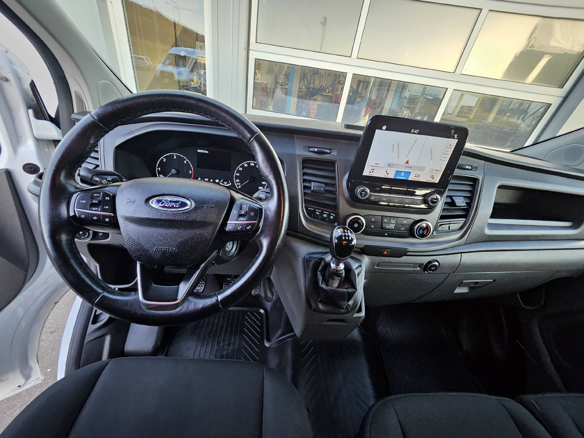 FORD Transit Custom Van 300 L2 2.0 TDCi 130 Trend * 6-Plätzer * Klima * AHK * Navi * Rückfahrkamera *-image-11
