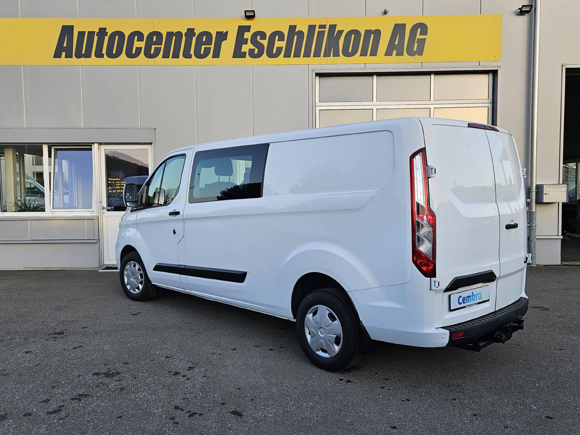 FORD Transit Custom Van 300 L2 2.0 TDCi 130 Trend * 6-Plätzer * Klima * AHK * Navi * Rückfahrkamera *-image-4