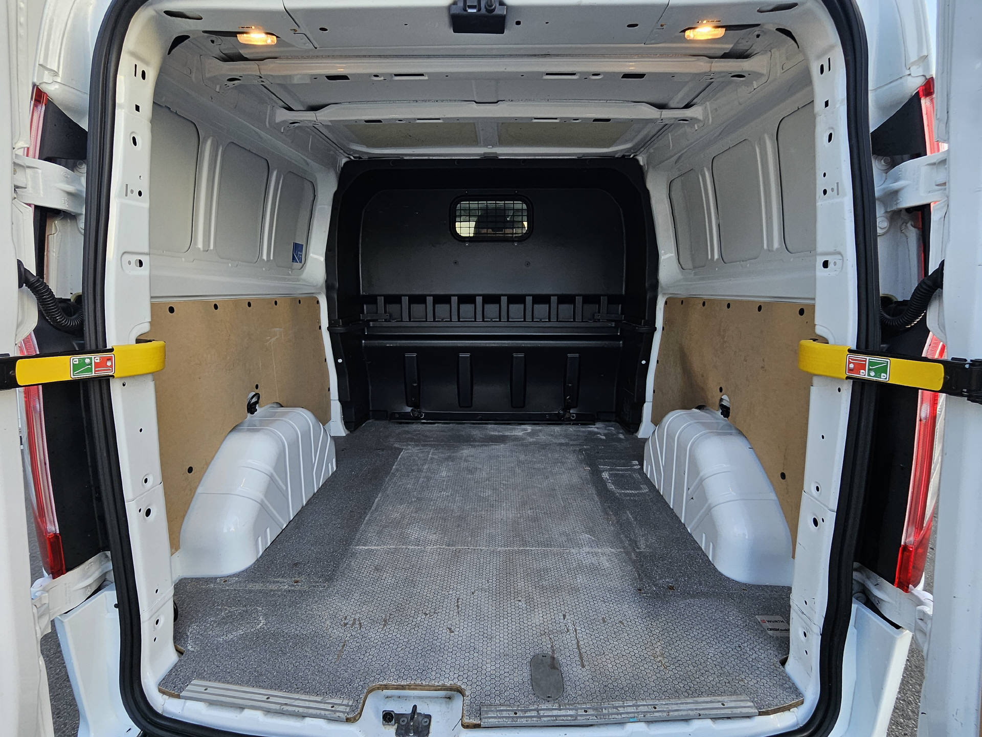FORD Transit Custom Van 300 L2 2.0 TDCi 130 Trend * 6-Plätzer * Klima * AHK * Navi * Rückfahrkamera *-image-7