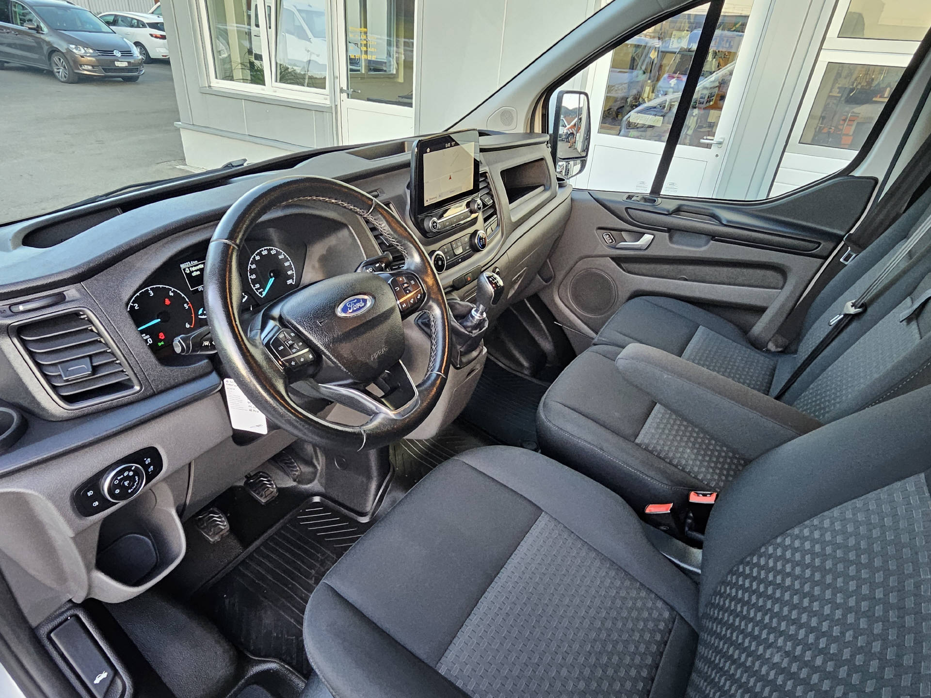 FORD Transit Custom Van 300 L2 2.0 TDCi 130 Trend * 6-Plätzer * Klima * AHK * Navi * Rückfahrkamera *-image-16
