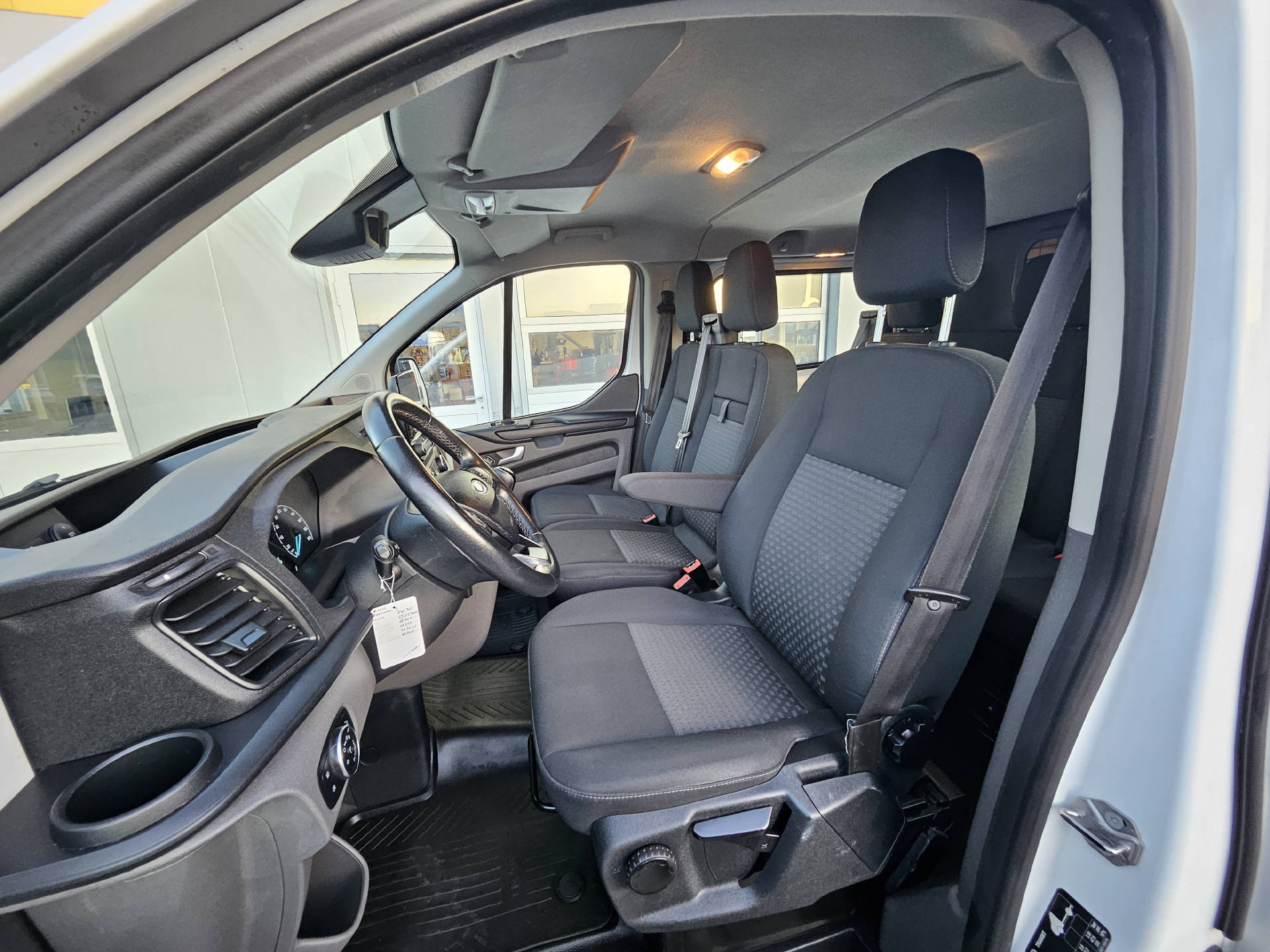 FORD Transit Custom Van 300 L2 2.0 TDCi 130 Trend * 6-Plätzer * Klima * AHK * Navi * Rückfahrkamera *-image-15