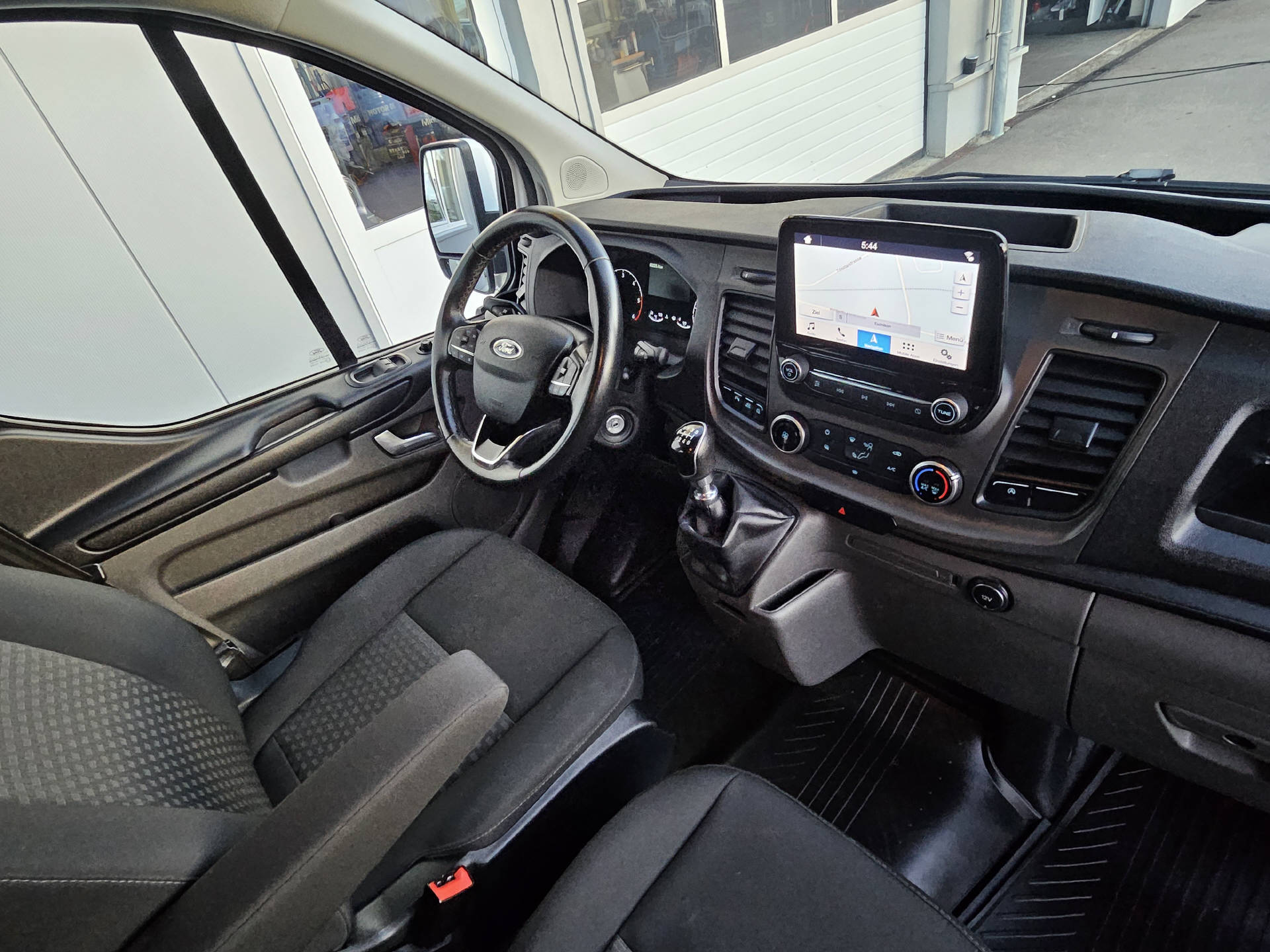 FORD Transit Custom Van 300 L2 2.0 TDCi 130 Trend * 6-Plätzer * Klima * AHK * Navi * Rückfahrkamera *-image-19