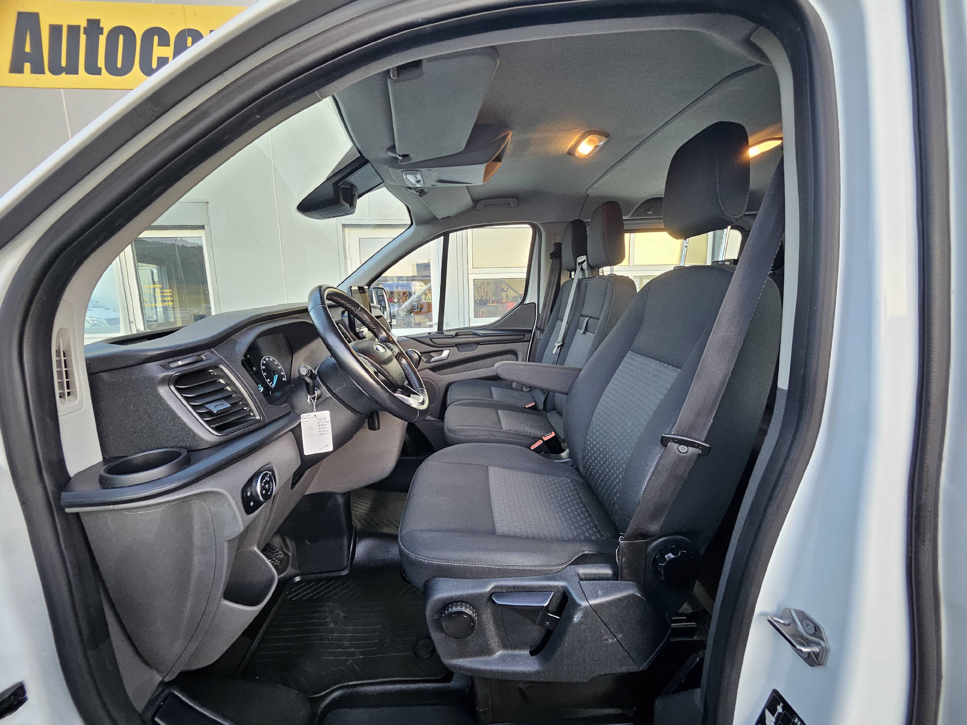 FORD Transit Custom Van 300 L2 2.0 TDCi 130 Trend * 6-Plätzer * Klima * AHK * Navi * Rückfahrkamera *-image-14