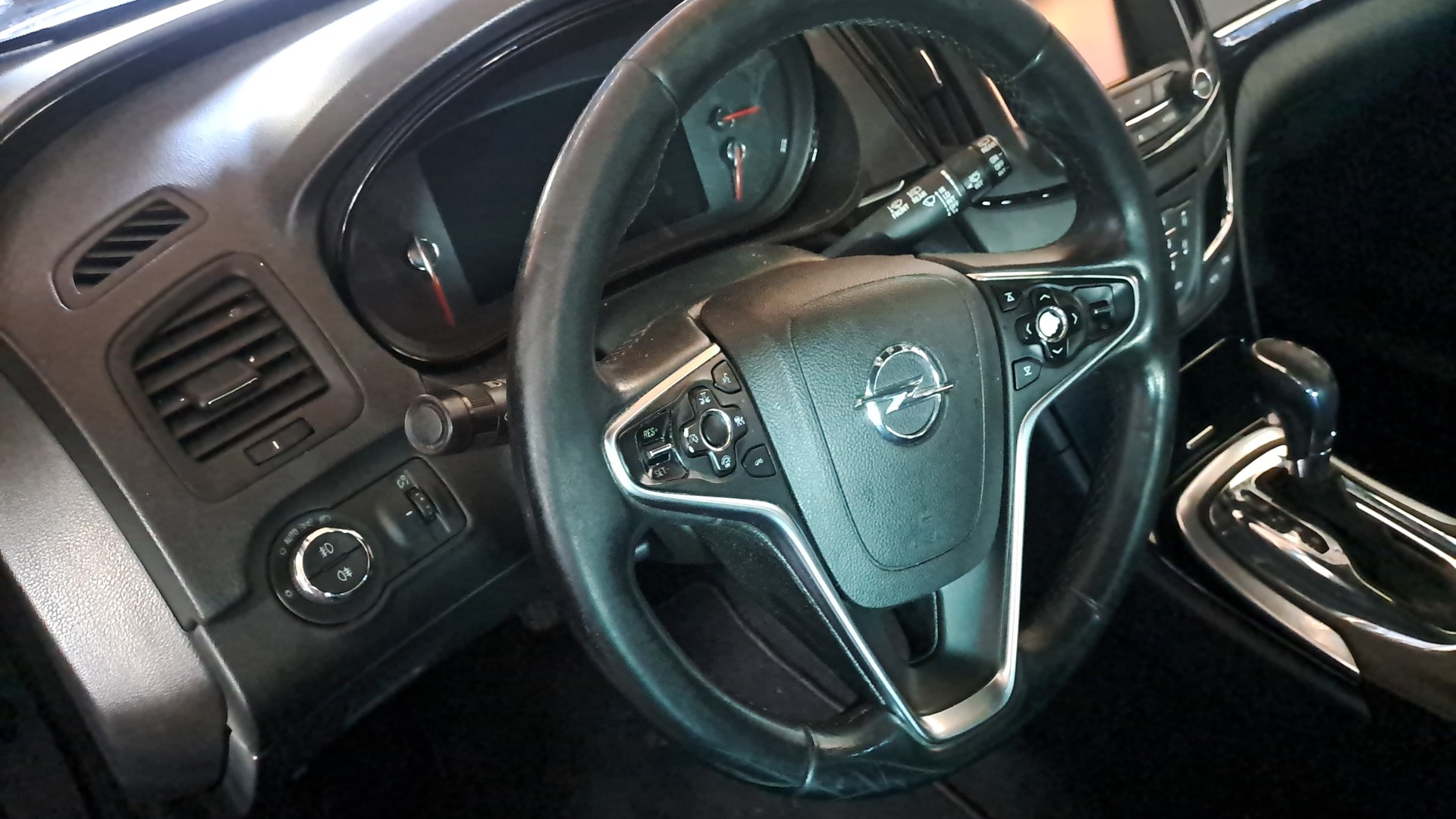OPEL Insignia Sports Tourer 2.0 CDTI Cosmo Automatic-image-14