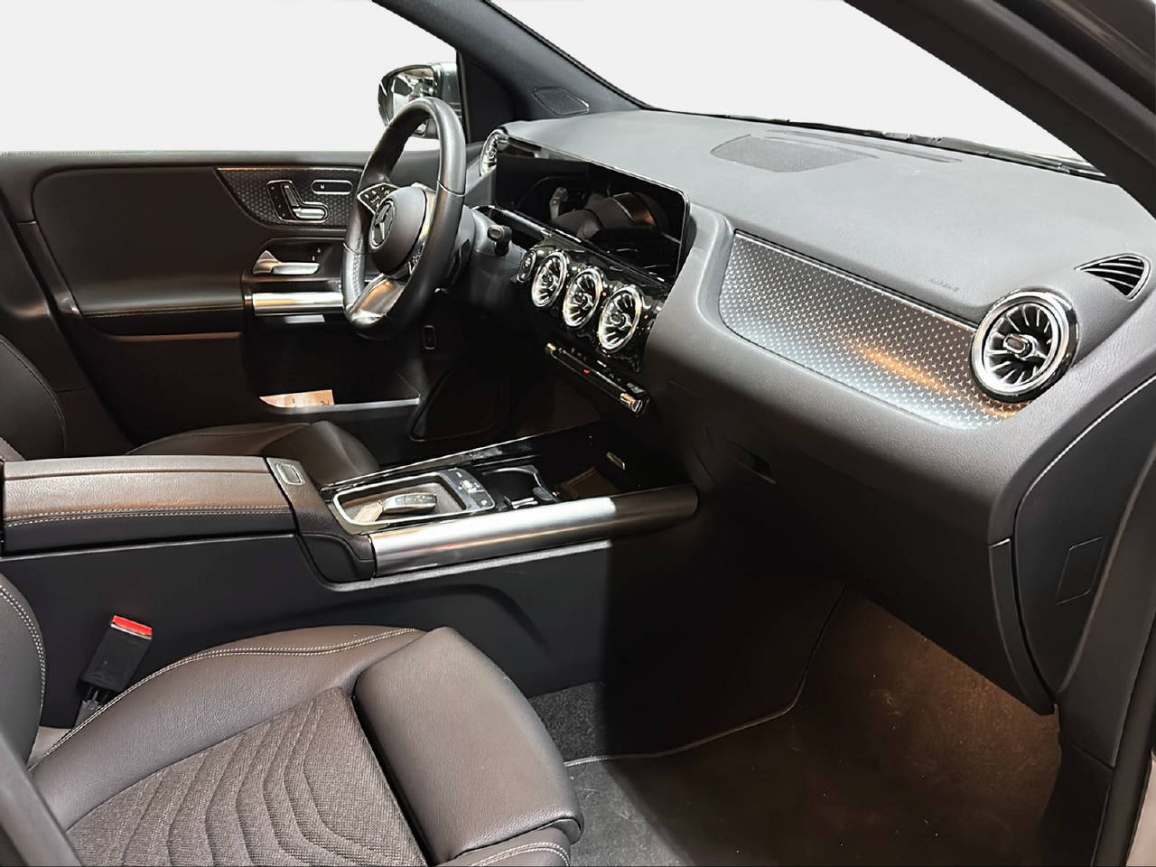 MERCEDES-BENZ B 220 Progressive 4matic-image-12