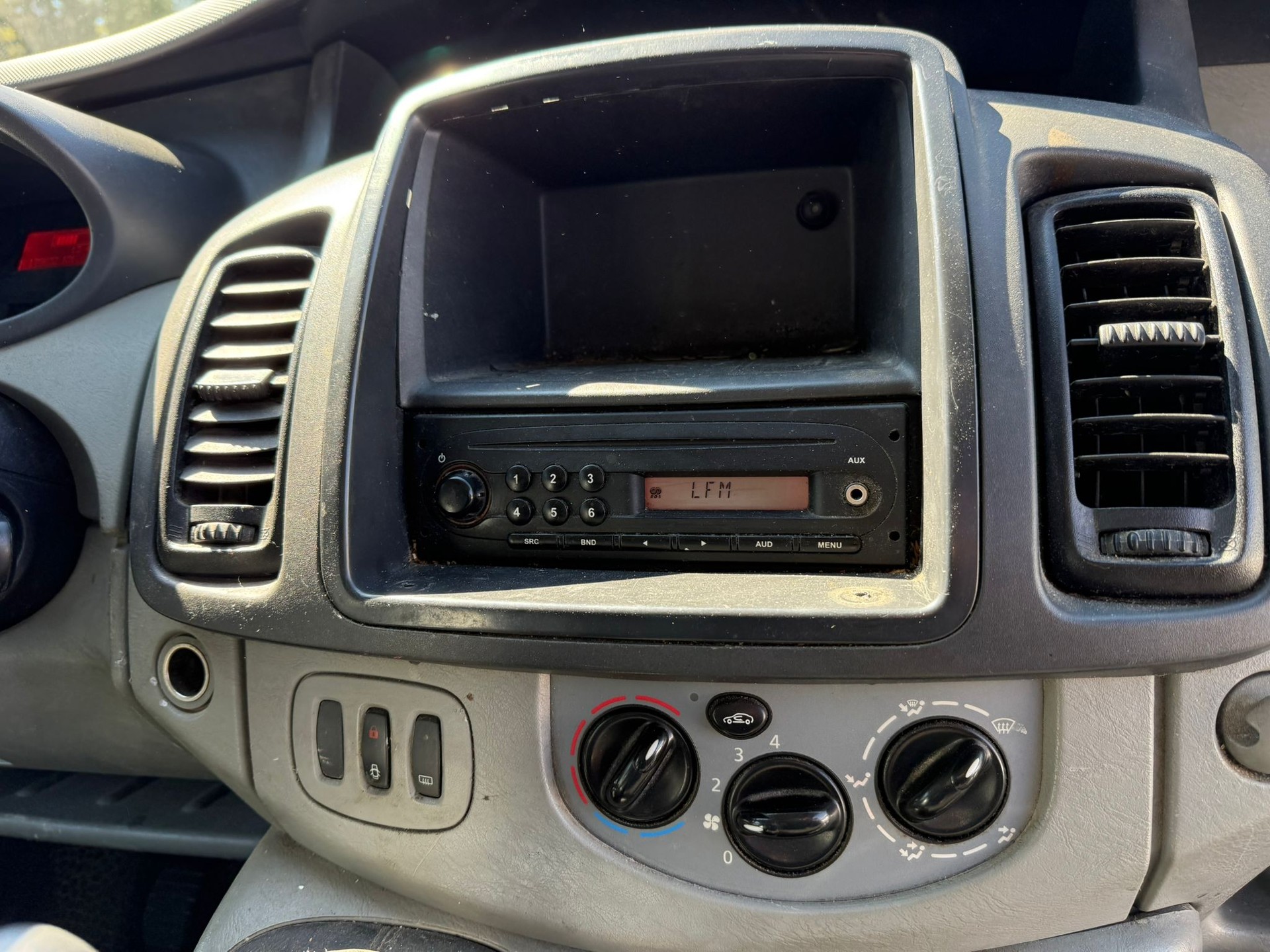 RENAULT Trafic 2.0 dCi 115 2.9t L1H1-image-11