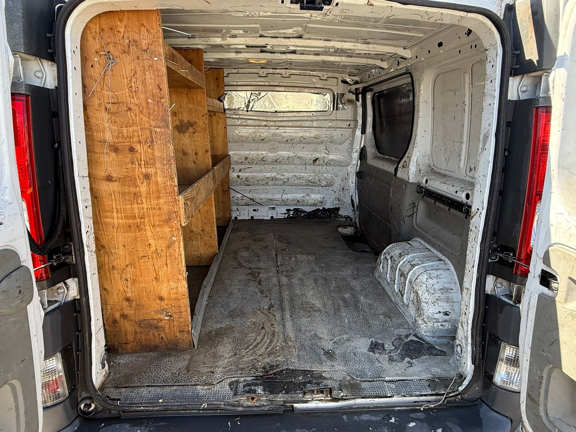 RENAULT Trafic 2.0 dCi 115 2.9t L1H1-image-8