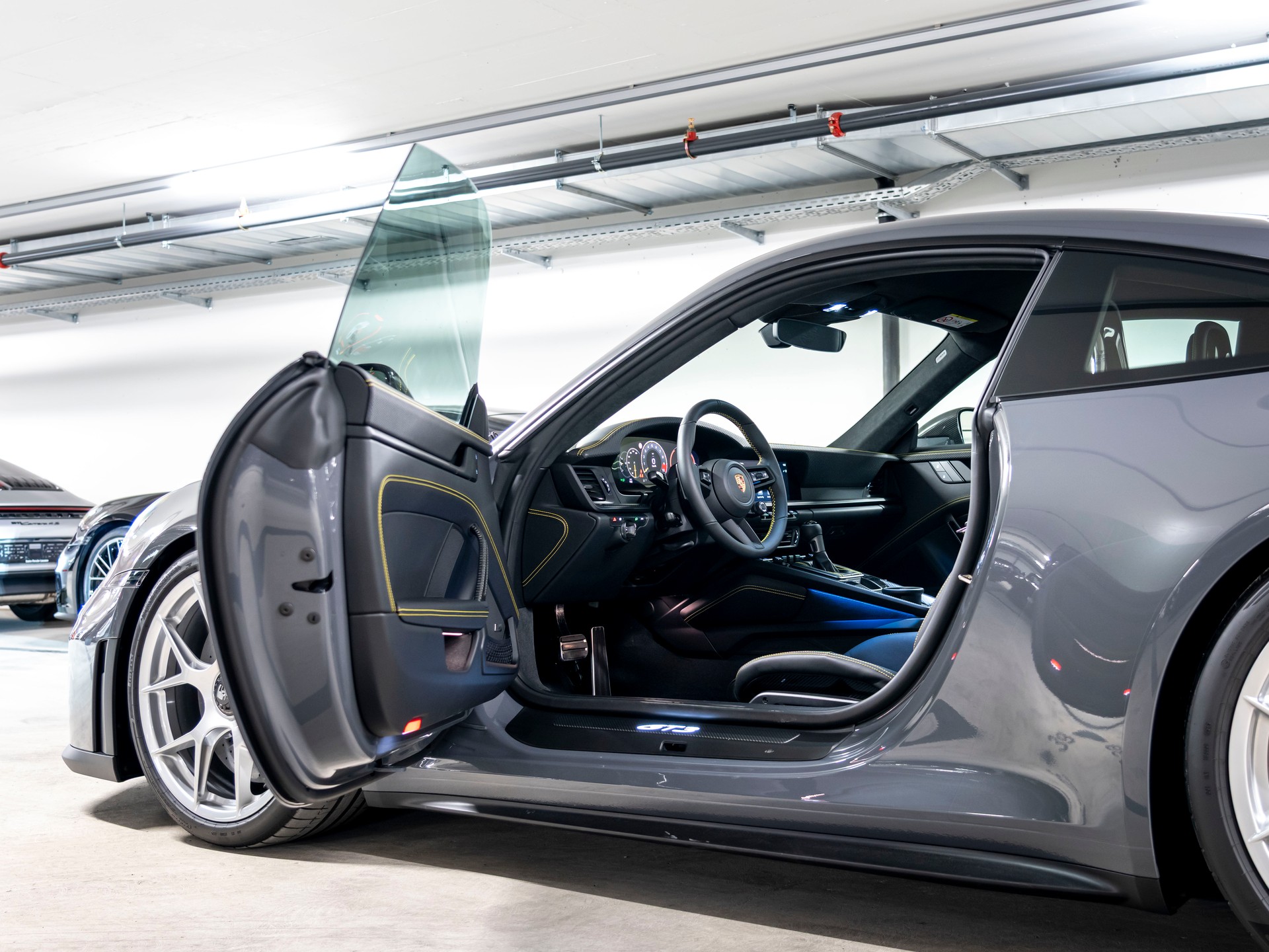 PORSCHE 911 GT3 Touring PDK-image-25
