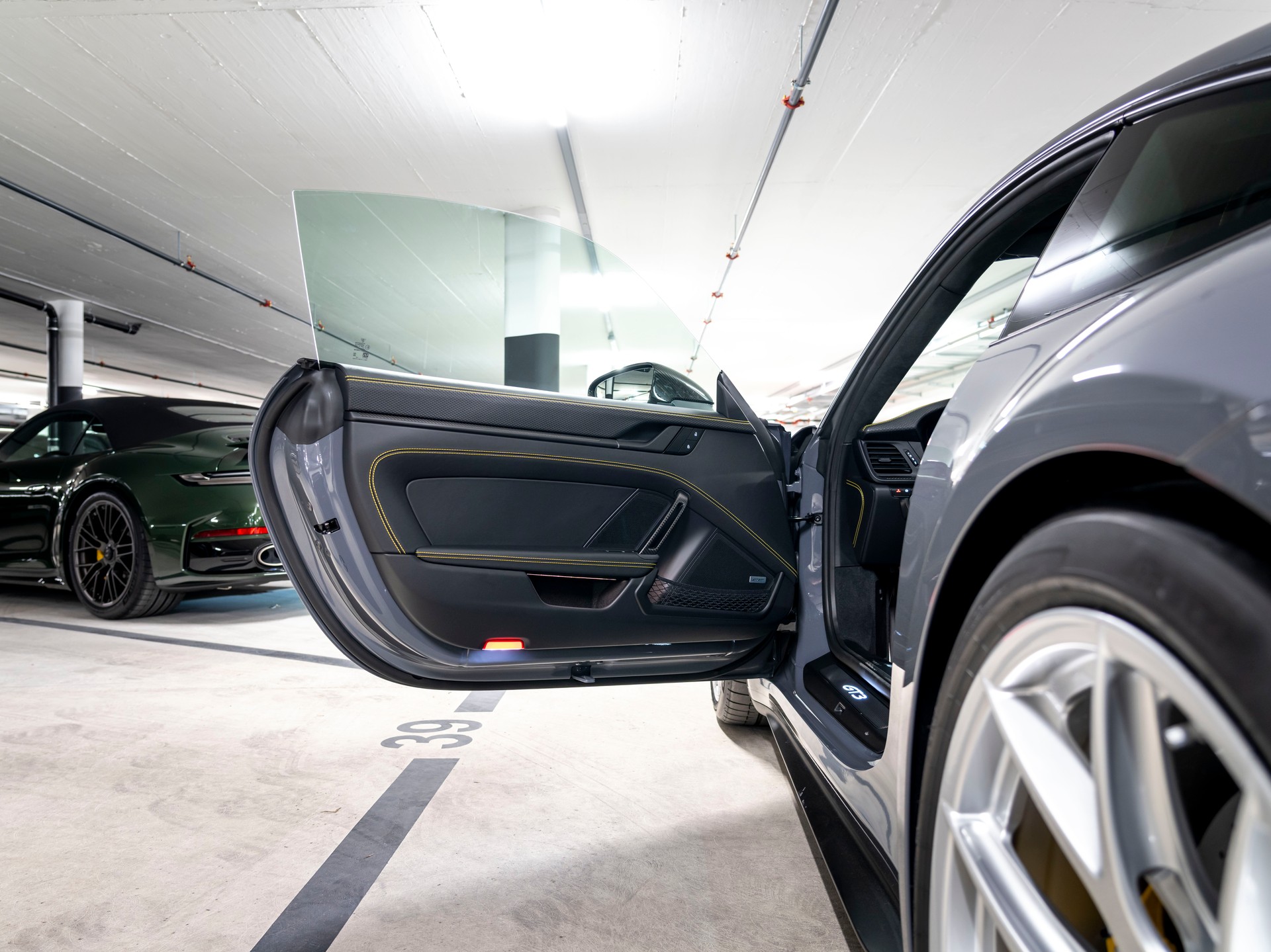 PORSCHE 911 GT3 Touring PDK-image-17