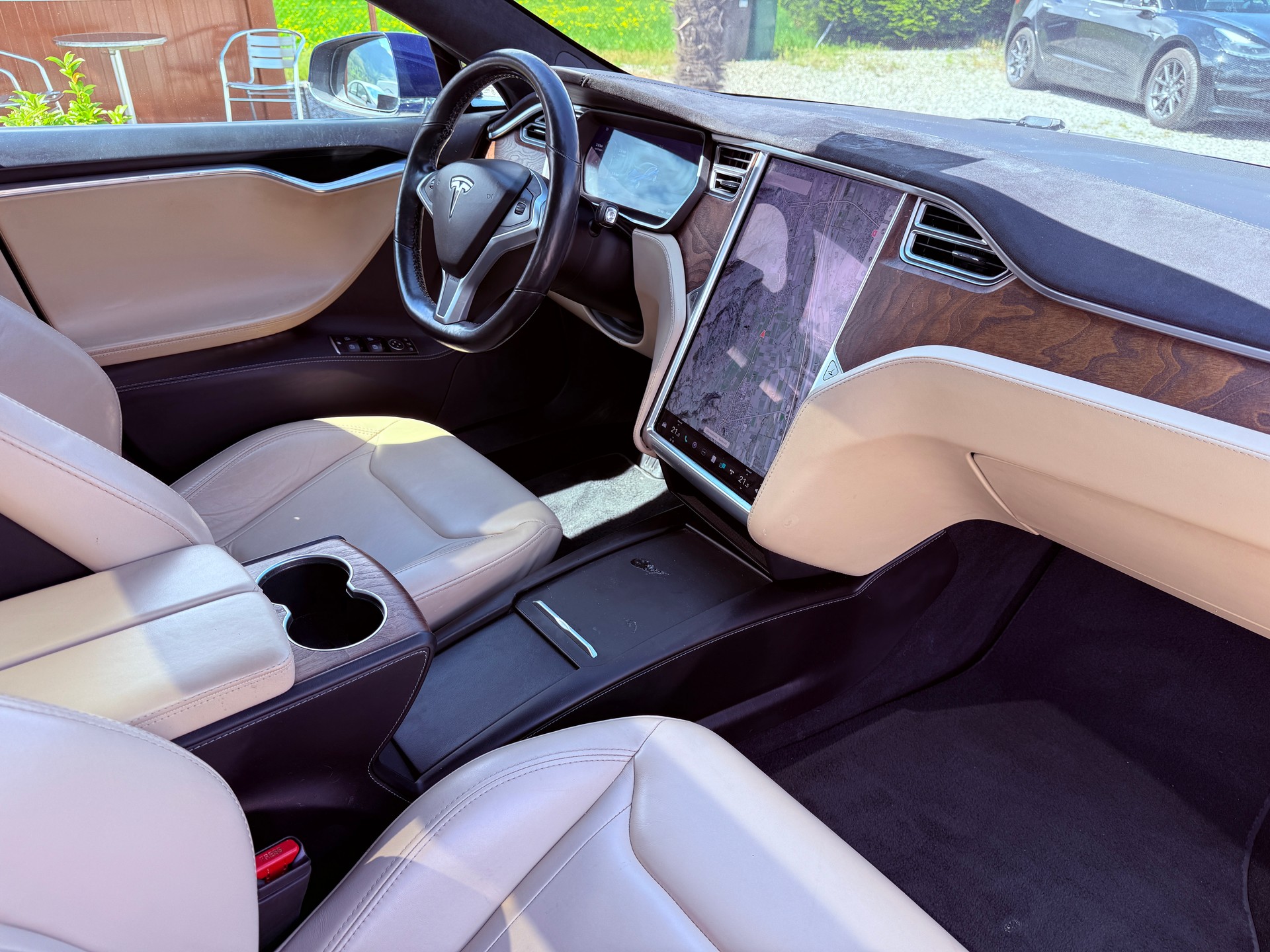 TESLA Model S 90 Facelift * HW3 * free Supercharger übertragbar * free connectivity * CCS * 1. Hand * SoH 85.9% *-image-6