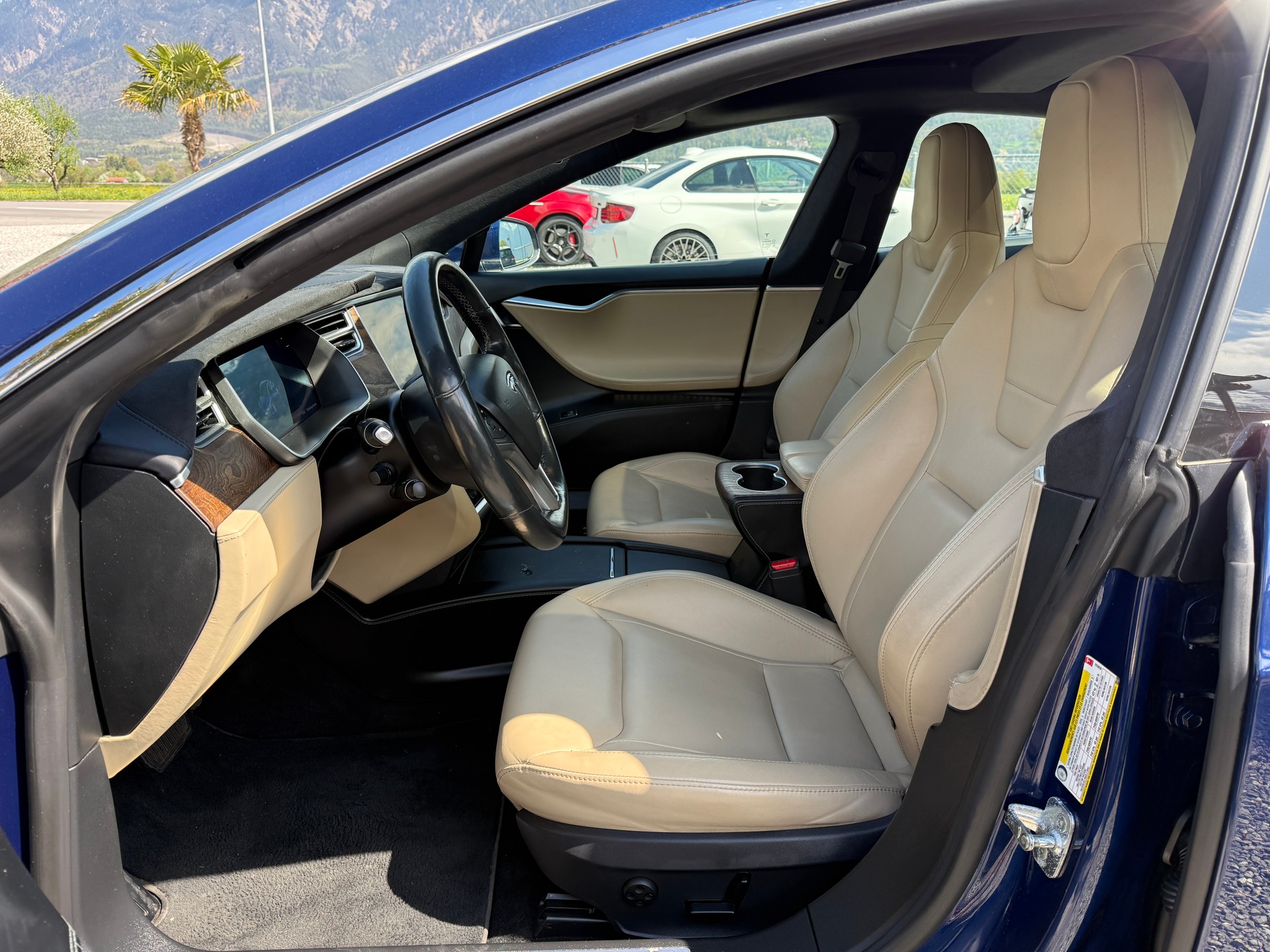 TESLA Model S 90 Facelift * HW3 * free Supercharger übertragbar * free connectivity * CCS * 1. Hand * SoH 85.9% *-image-4