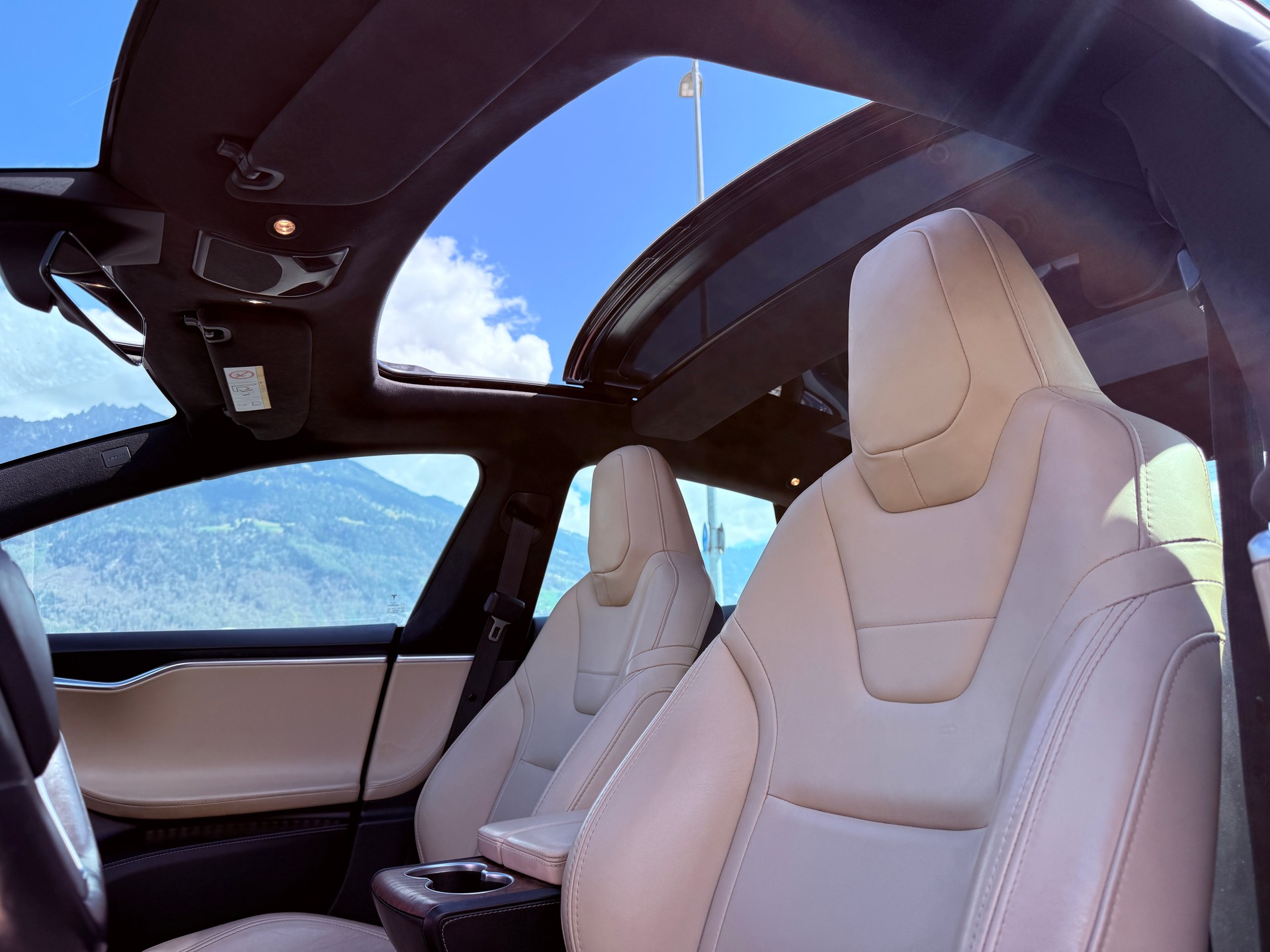 TESLA Model S 90 Facelift * HW3 * free Supercharger übertragbar * free connectivity * CCS * 1. Hand * SoH 85.9% *-image-11
