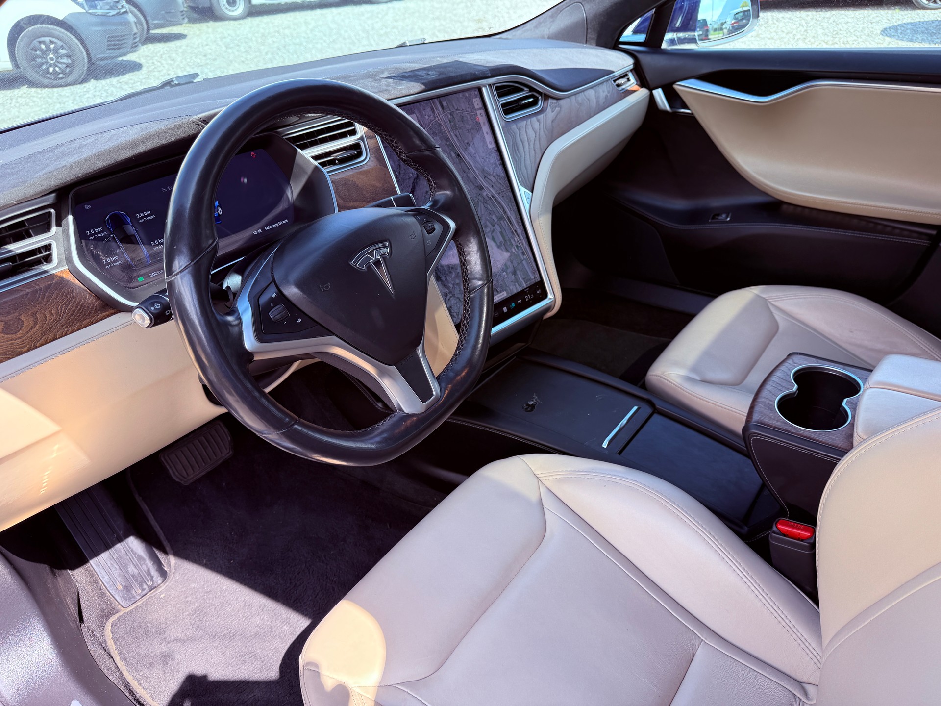 TESLA Model S 90 Facelift * HW3 * free Supercharger übertragbar * free connectivity * CCS * 1. Hand * SoH 85.9% *-image-5
