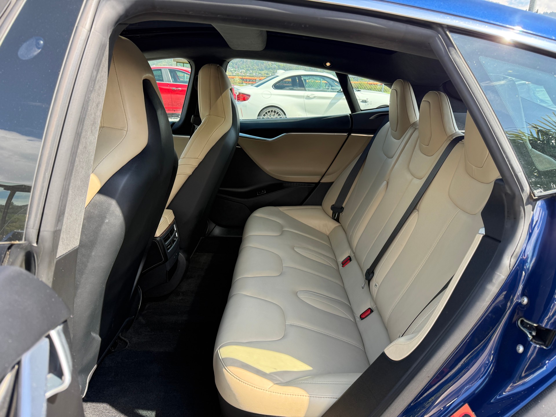 TESLA Model S 90 Facelift * HW3 * free Supercharger übertragbar * free connectivity * CCS * 1. Hand * SoH 85.9% *-image-9