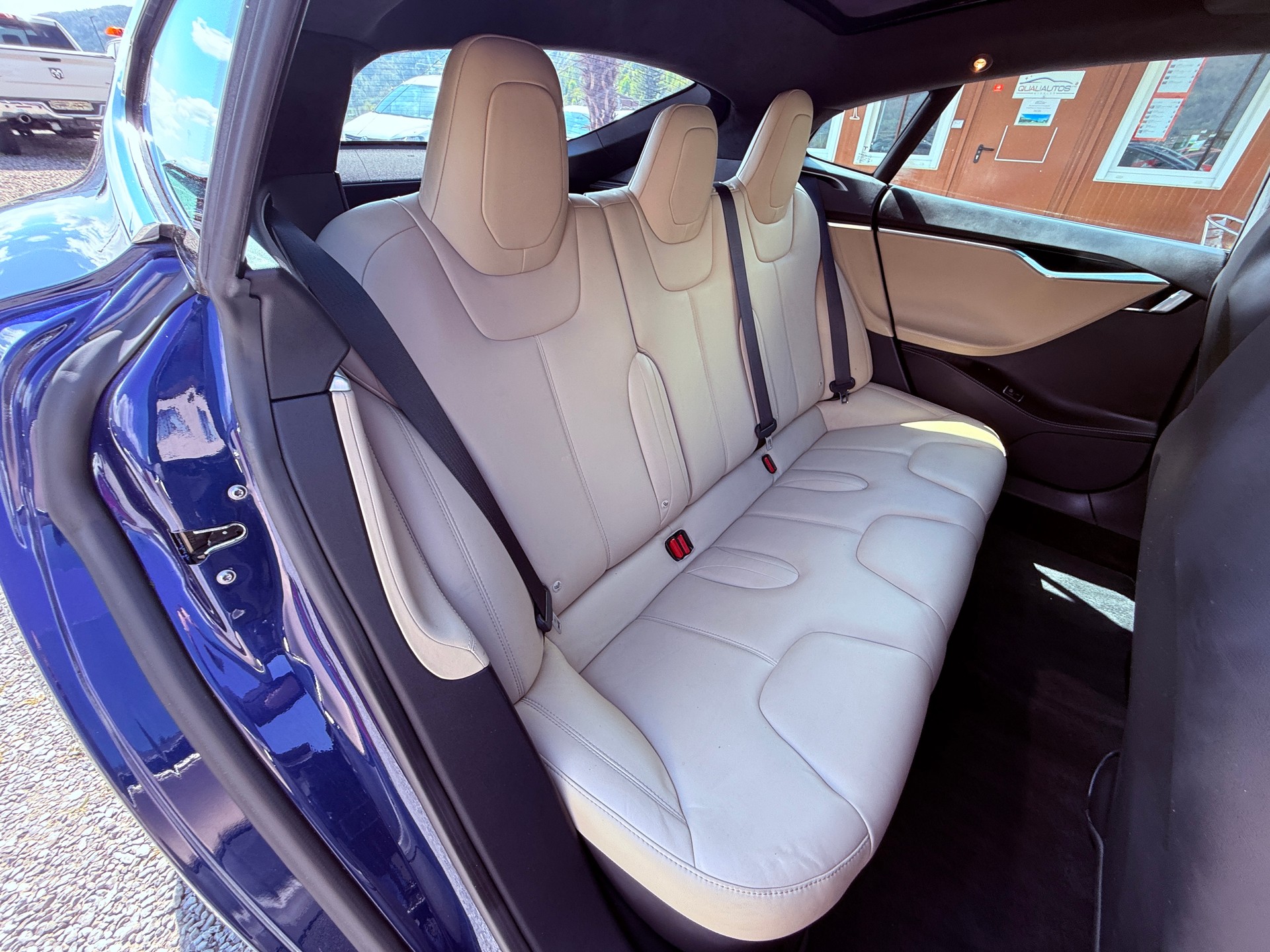 TESLA Model S 90 Facelift * HW3 * free Supercharger übertragbar * free connectivity * CCS * 1. Hand * SoH 85.9% *-image-10