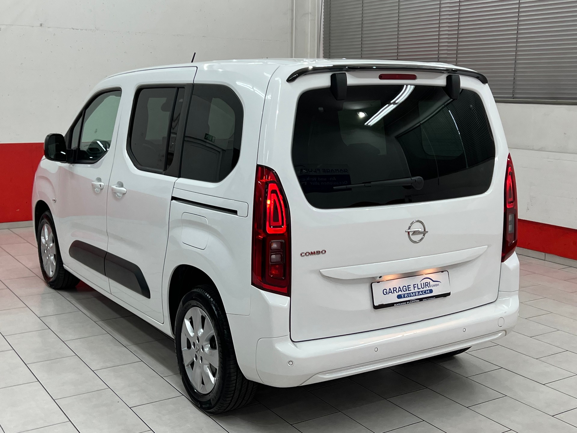 OPEL Combo Life 1.2 Elegance Automat-image-5
