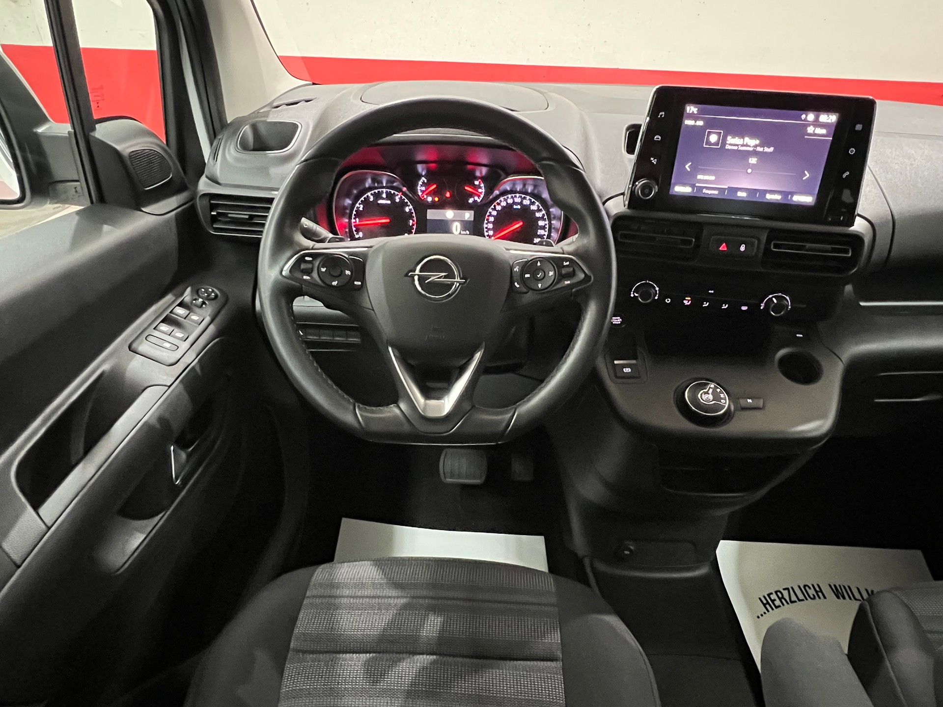 OPEL Combo Life 1.2 Elegance Automat-image-8