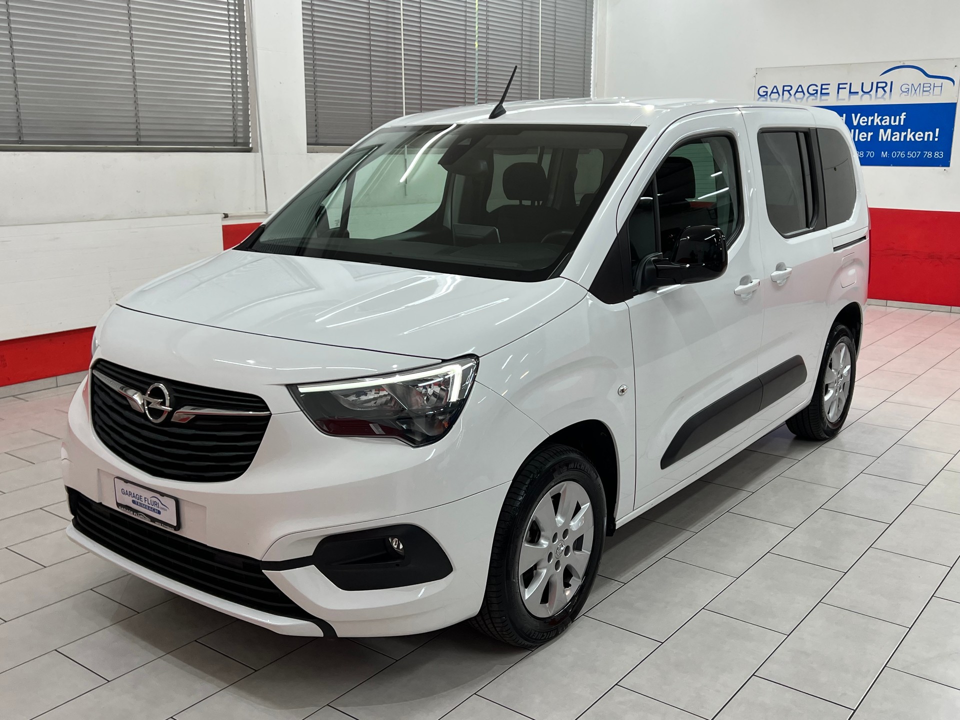 OPEL Combo Life 1.2 Elegance Automat-image-1