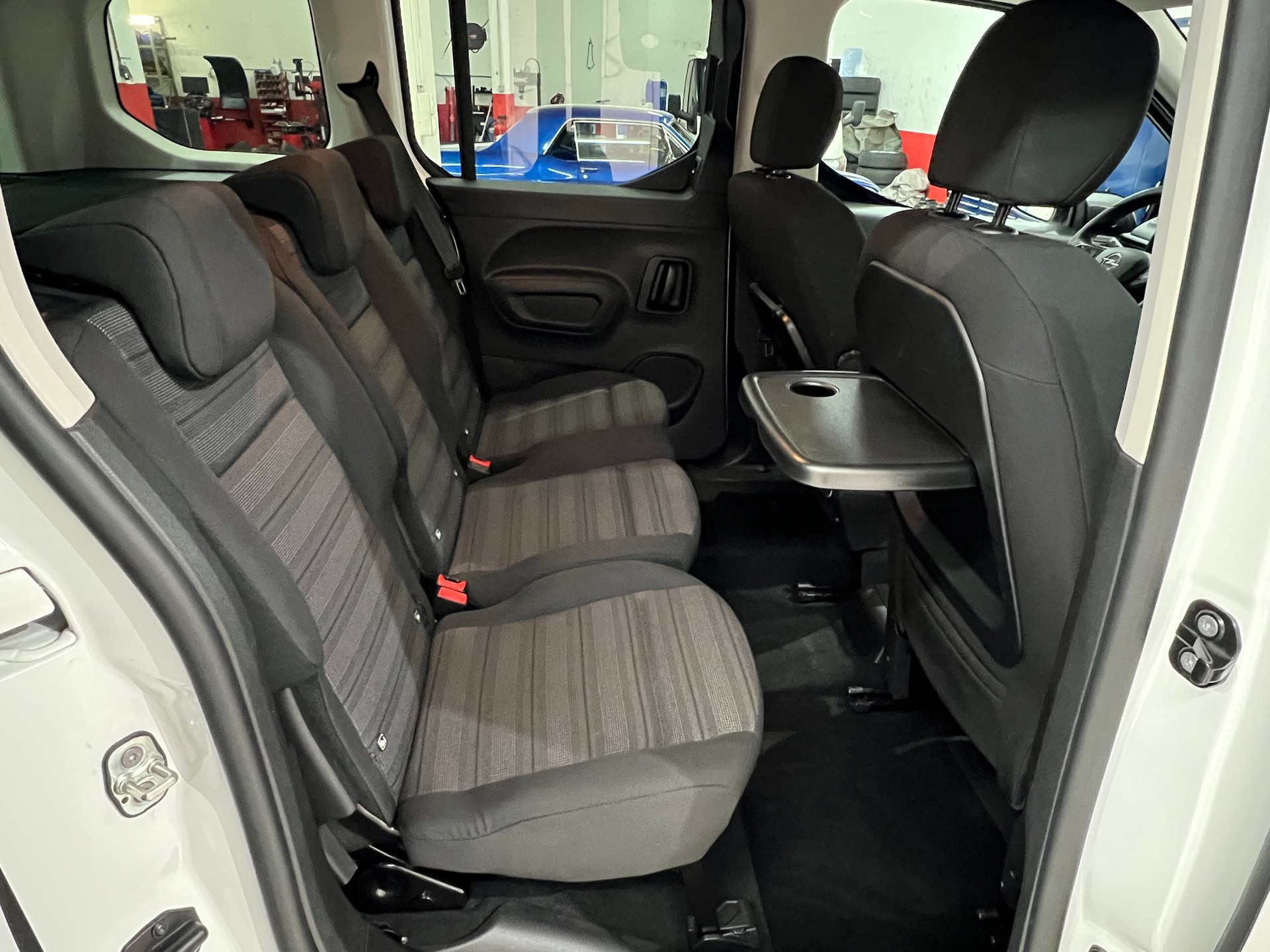 OPEL Combo Life 1.2 Elegance Automat-image-14