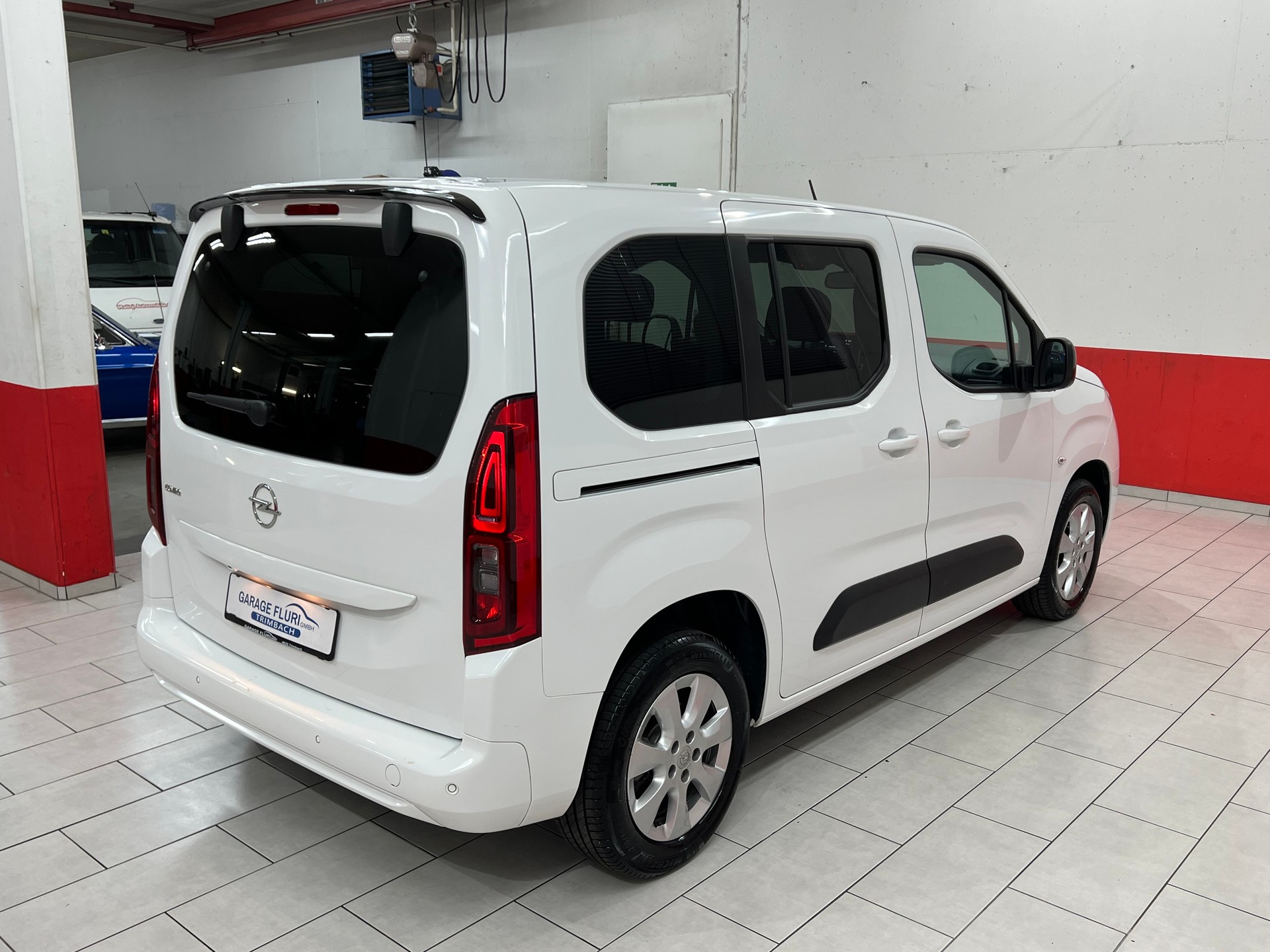 OPEL Combo Life 1.2 Elegance Automat-image-3
