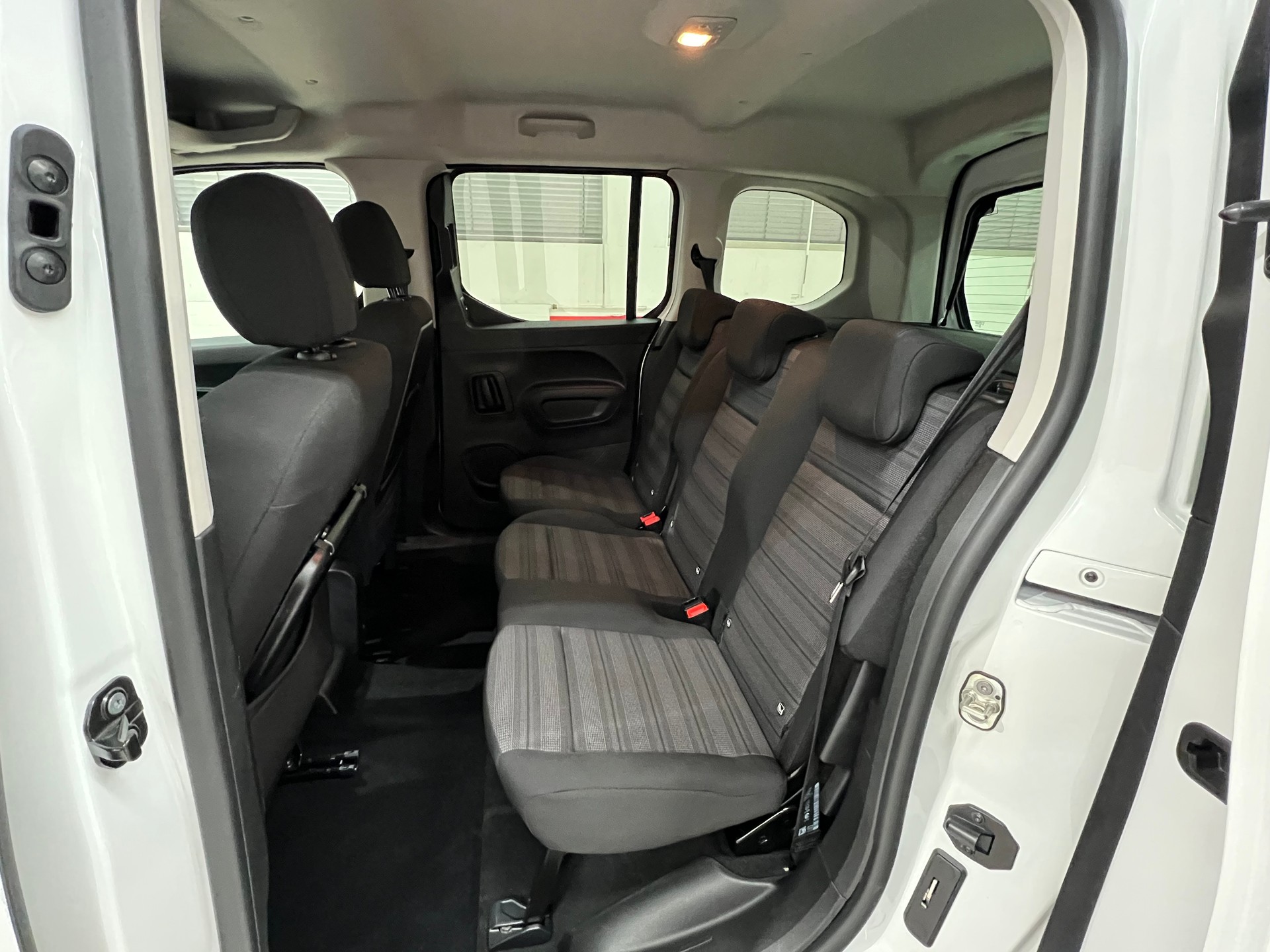 OPEL Combo Life 1.2 Elegance Automat-image-13