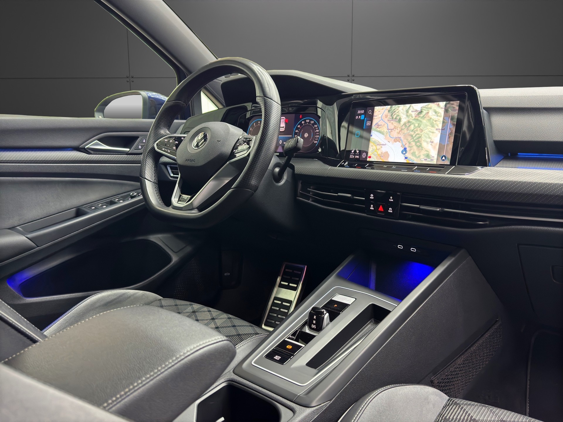 VW Golf 1.5 eTSI mHEV ACT R-Line DSG-image-12